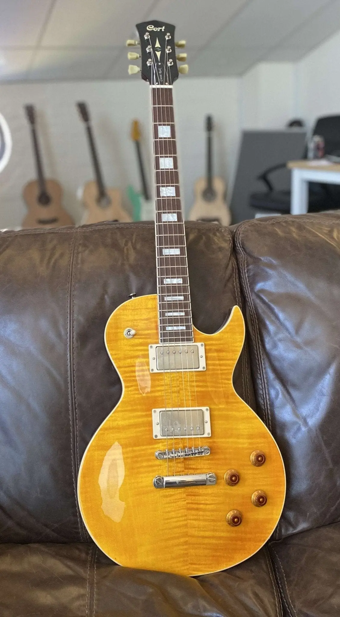 Cort CR250 AA Antique Amber Electric Guitar - Image 9