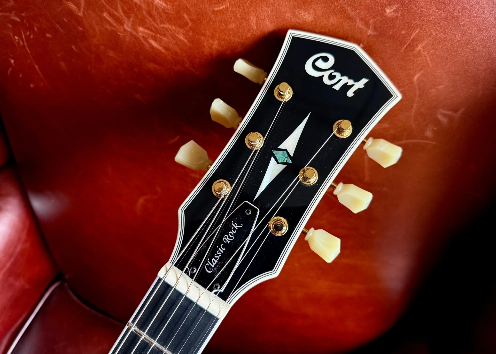 Cort CR270 Black Electric Guitar.  The "Vintage Guitas Beater" - Image 10