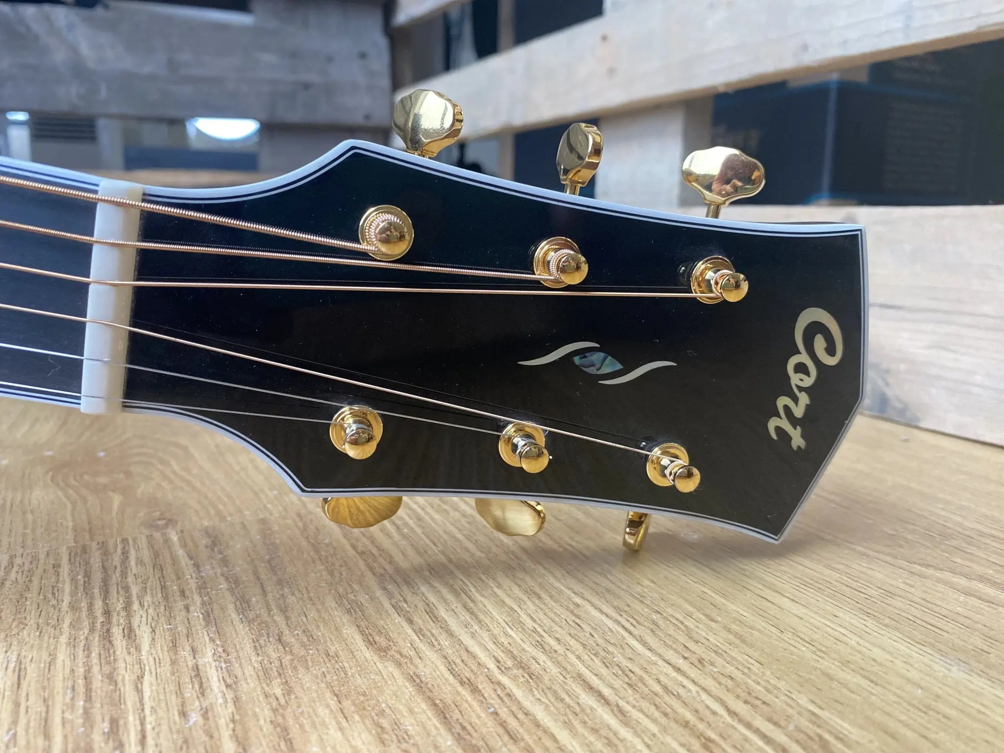 Cort Gold Electro Acoustic A8 Electro Acoustic Guitar w/case Lightburst - Image 14
