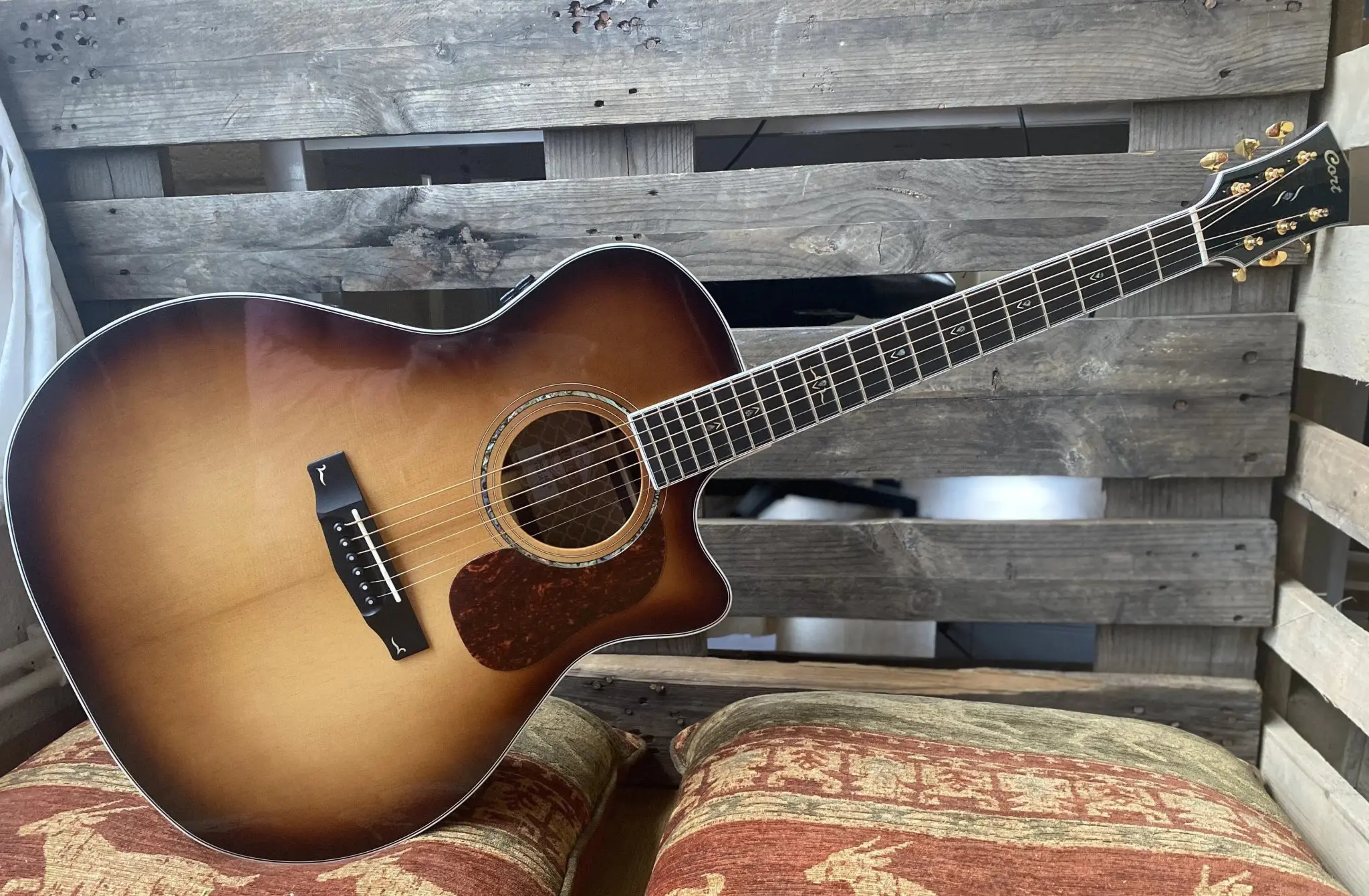 Cort Gold Electro Acoustic A8 Electro Acoustic Guitar w/case Lightburst - Image 2
