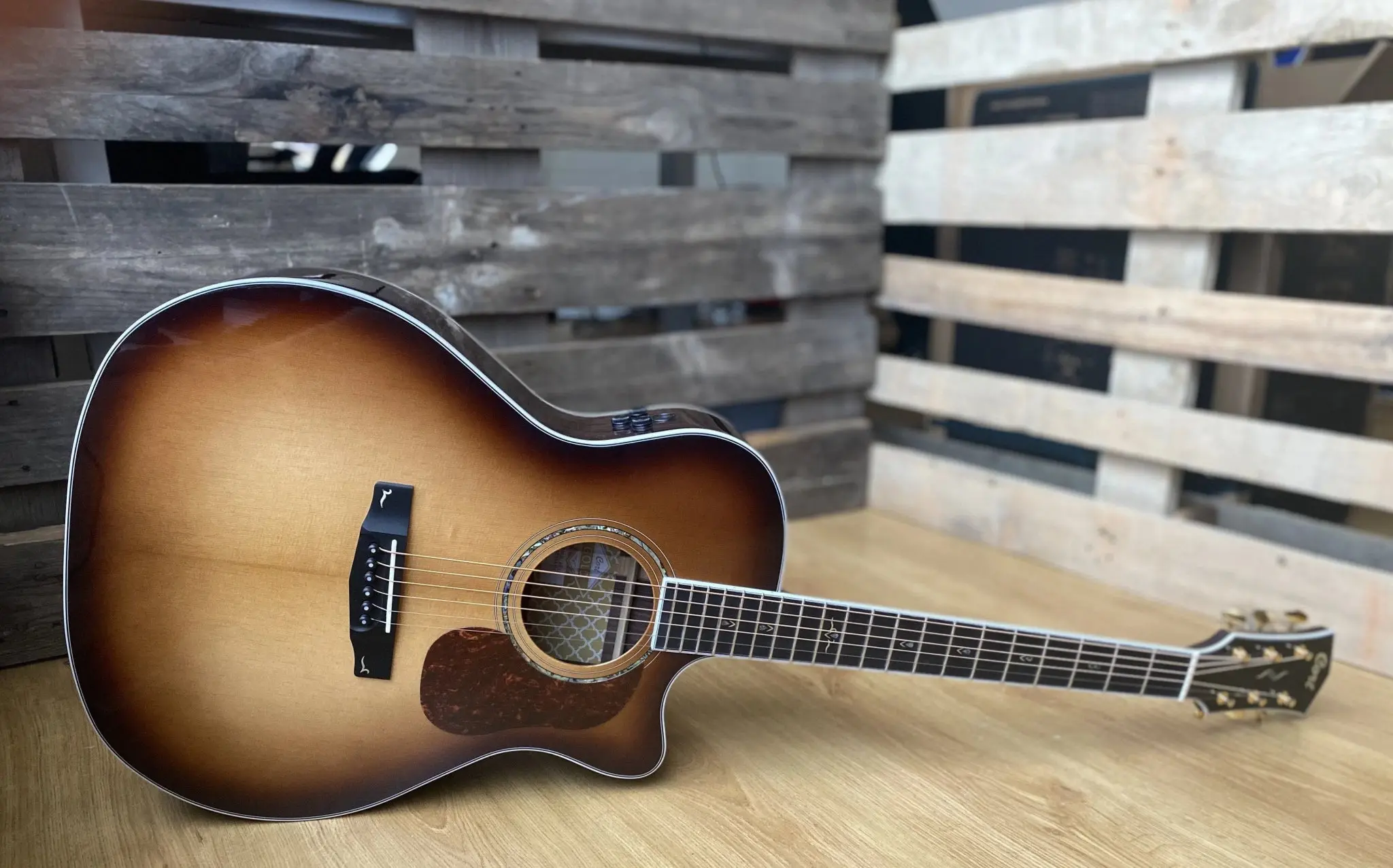 Cort Gold Electro Acoustic A8 Electro Acoustic Guitar w/case Lightburst - Image 6