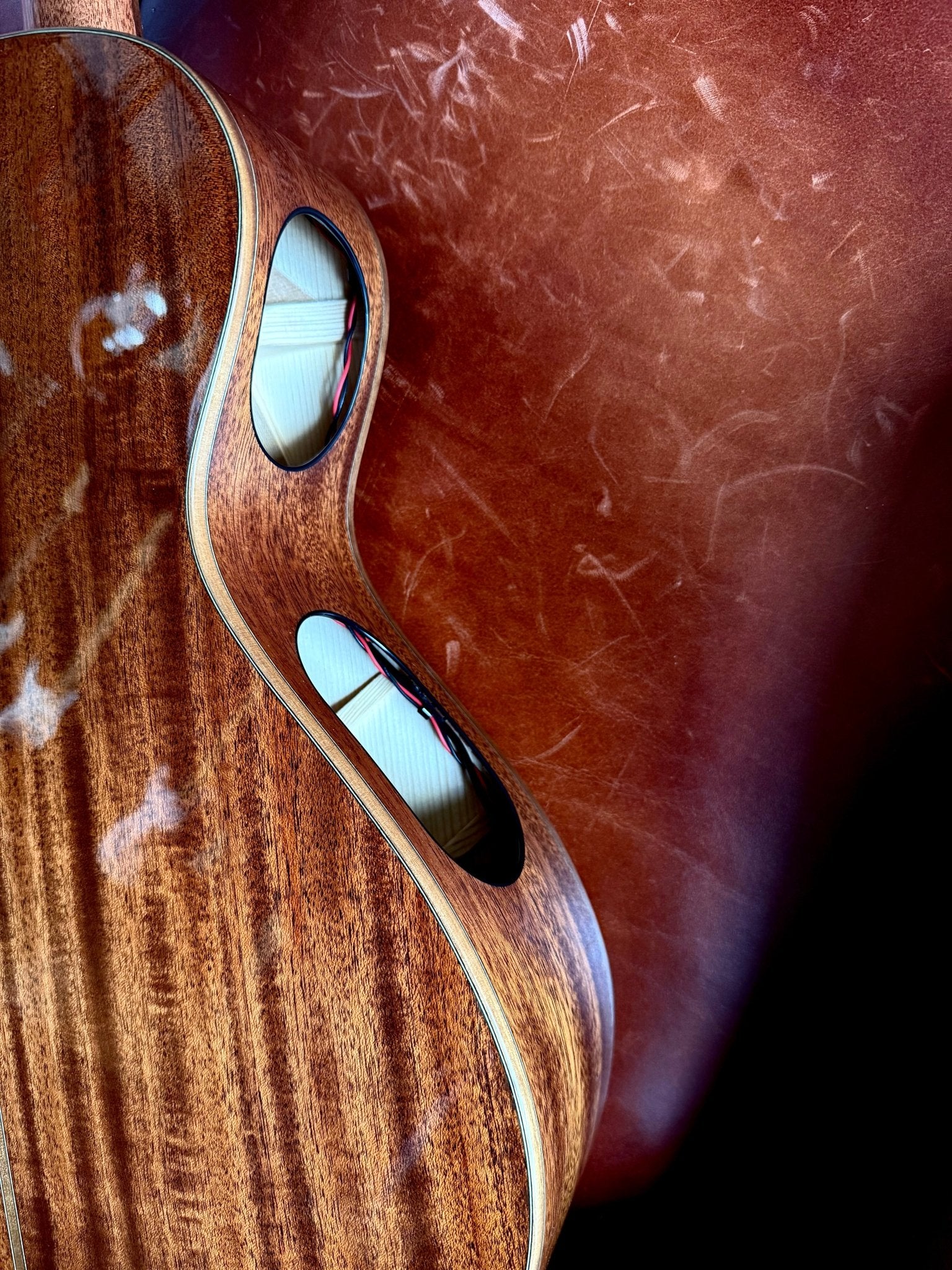 Cort Modern Tobacco Burst Electro Acoustic Guitar with Case  Inc. Fishman Matrix - Image 10