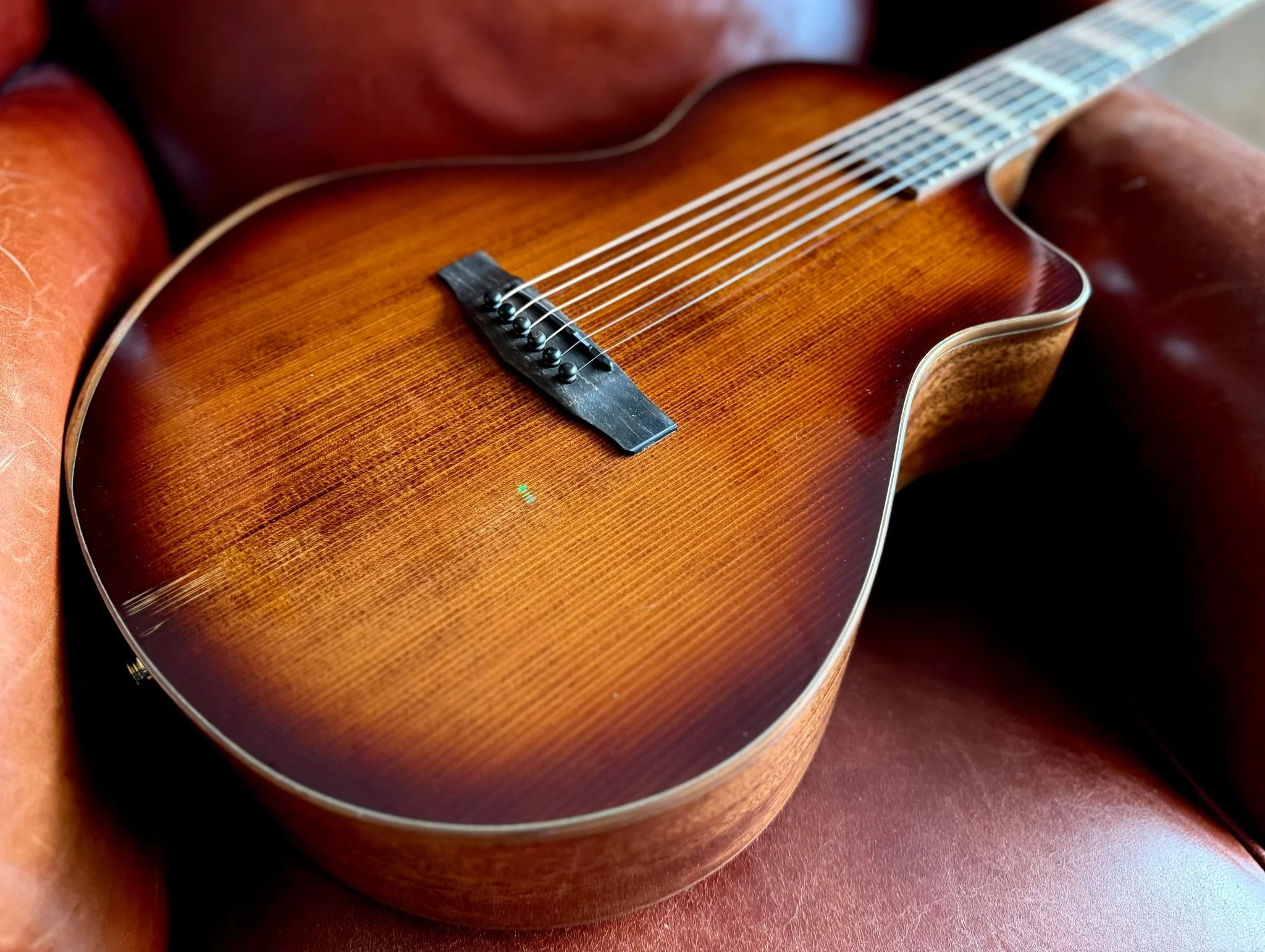 Cort Modern Tobacco Burst Electro Acoustic Guitar with Case  Inc. Fishman Matrix - Image 4