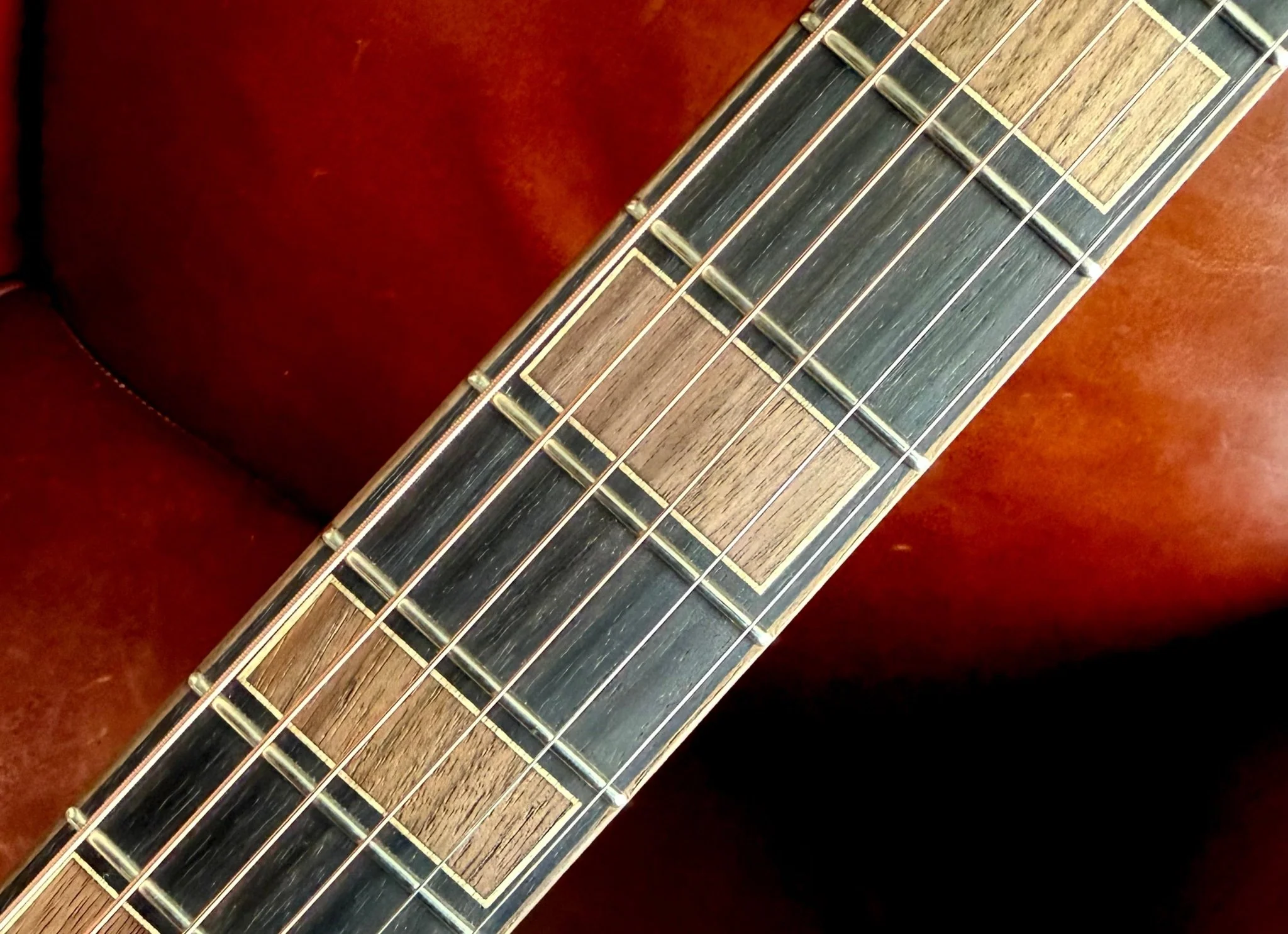Cort Modern Tobacco Burst Electro Acoustic Guitar with Case  Inc. Fishman Matrix - Image 6