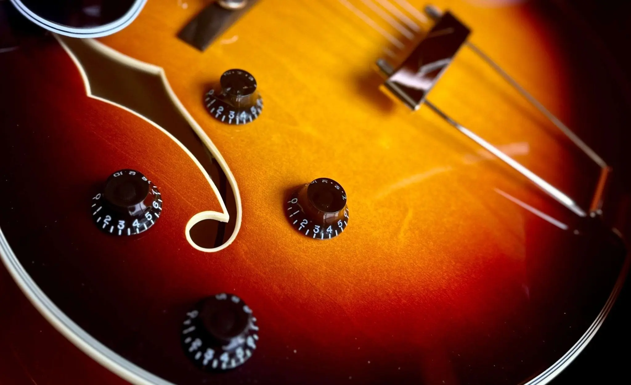 Eastman AR372LCE-SB Left Handed Archtop Guitar  (Price inc. Custom Pro Setup Package) - Image 3