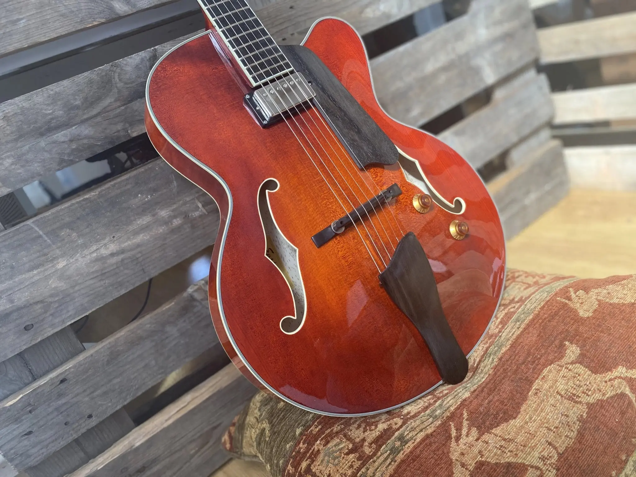 Eastman AR503CE (Custom Pro Exclusive) Solid Carved Top Archtop - Image 7