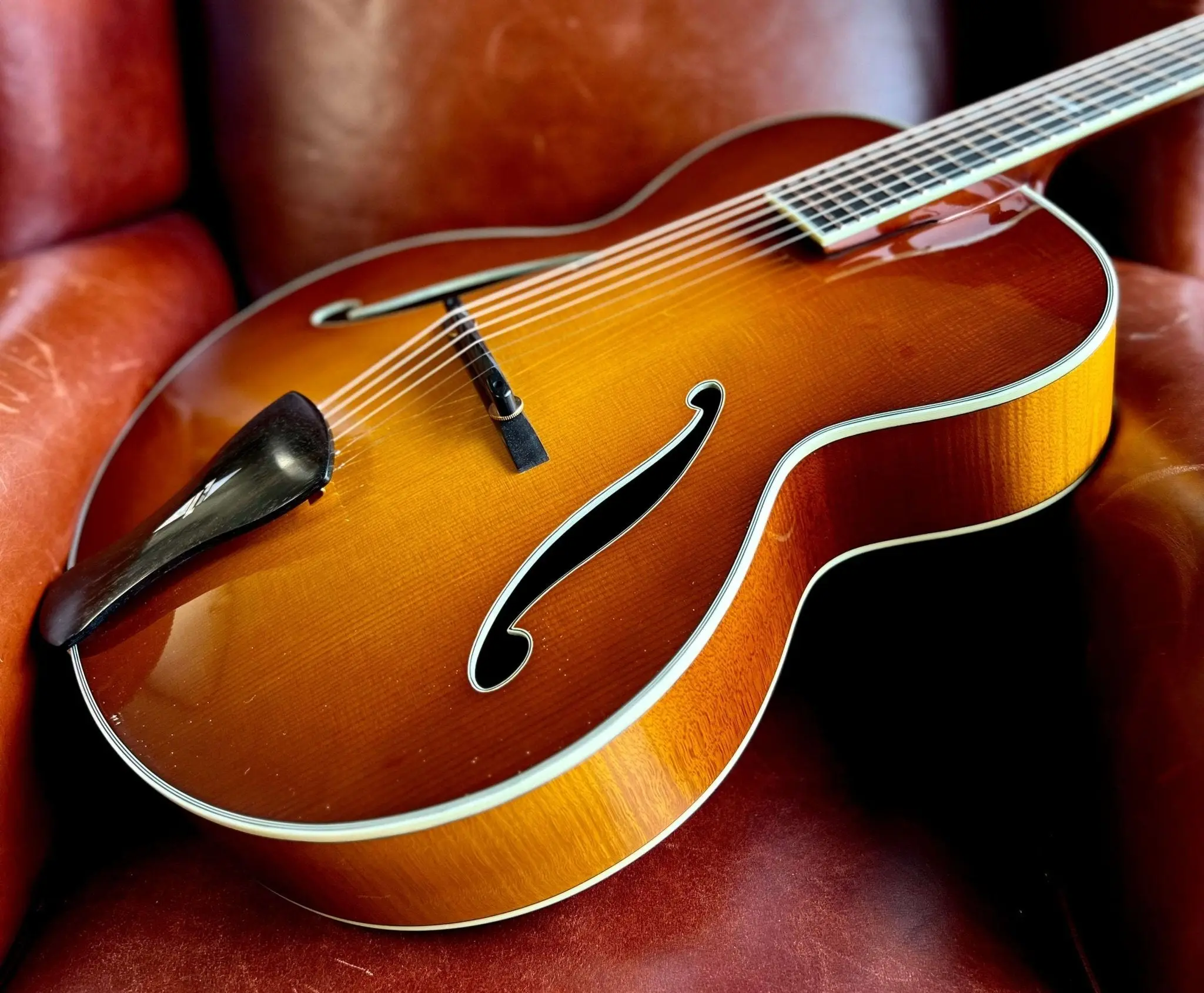 Eastman AR805CE GB Arch Top Semi Acoustic Guitar  (Price inc. Custom Pro Setup Package) - Image 7