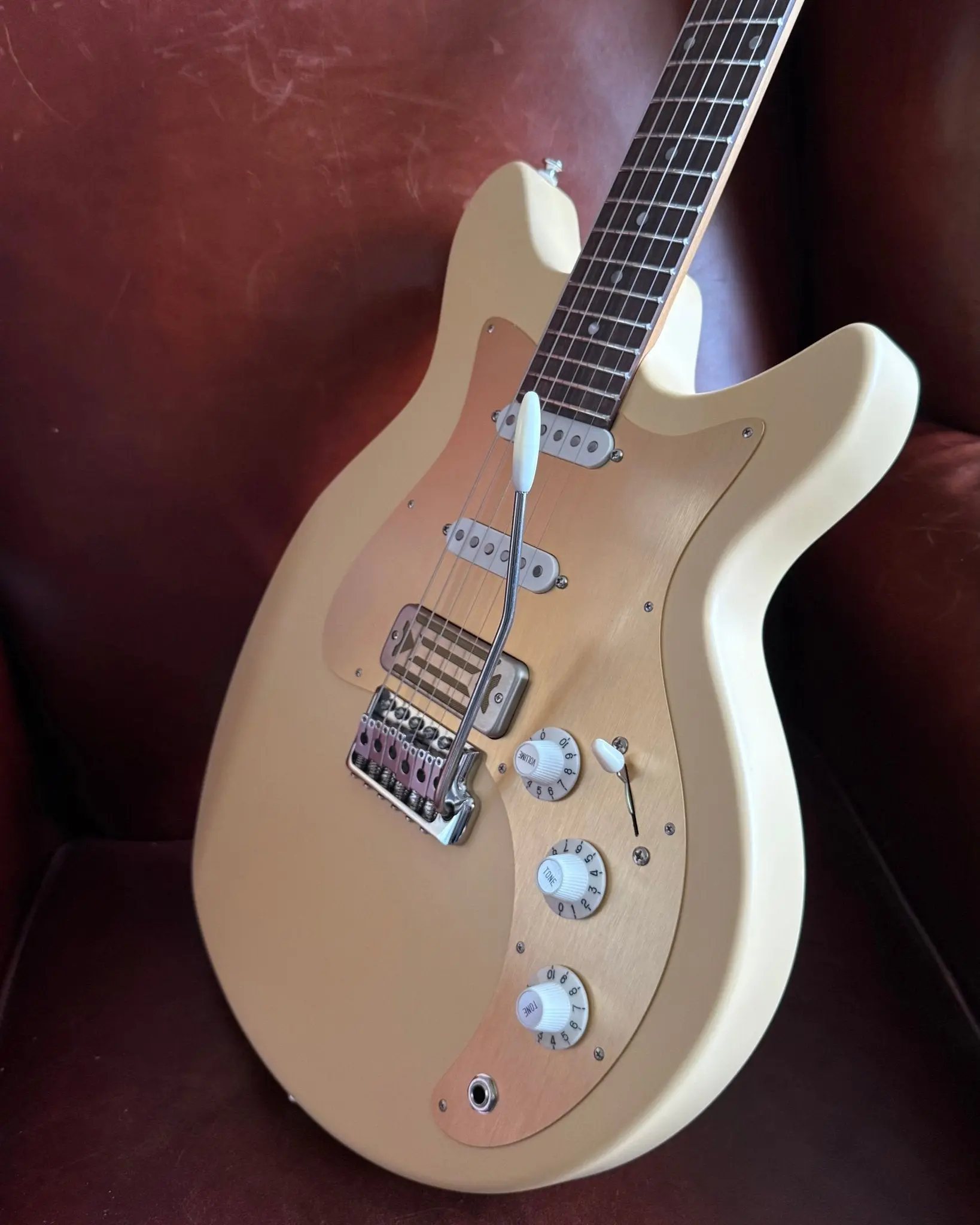 Eastman Fullertone DC62 Desert Sand  (Price inc. Custom Pro Setup Package) - Image 6