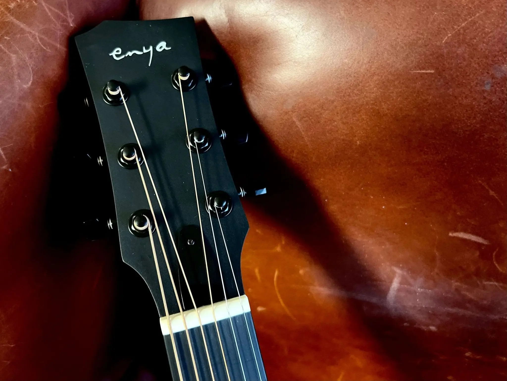 Enya EA-X1 PRO Sunbrust,41" Solid Spruce with Rosewood HPL Guitar+ Gig Bag+Accessories(String+Capo+ Pick+Strap+Wrench+ Cleaning Cloth) w' £225 Custom Pro Setup Package Included - Image 5