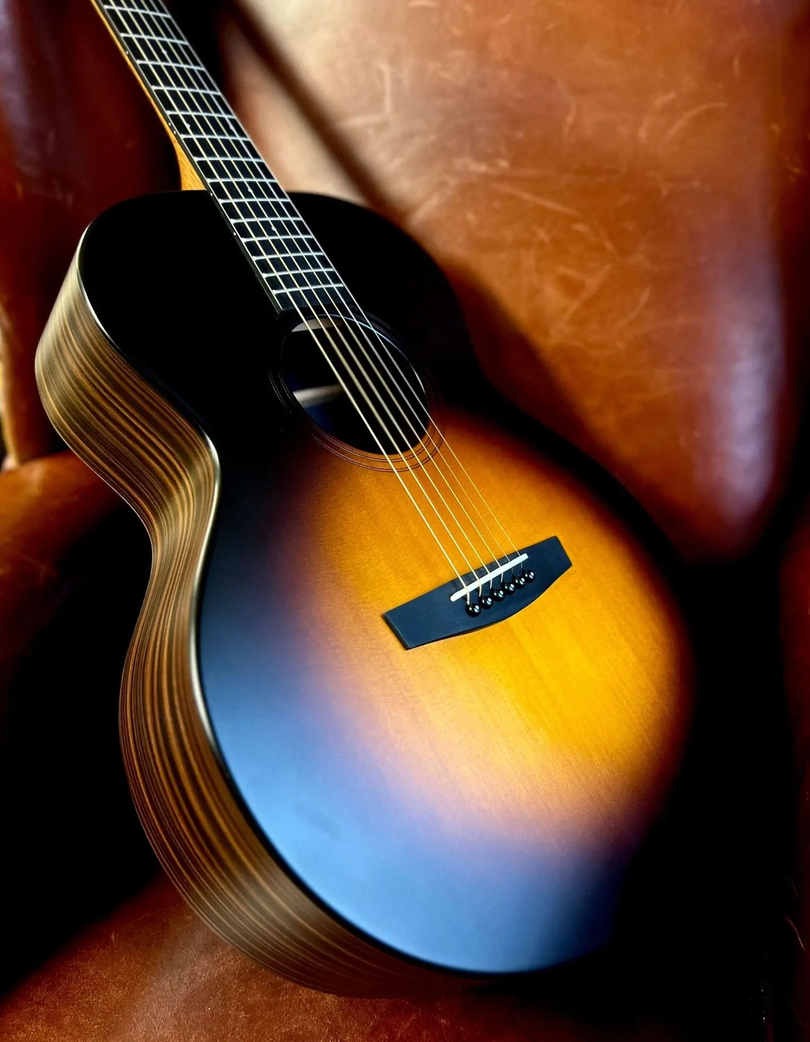 Enya EA-X1 PRO Sunbrust,41" Solid Spruce with Rosewood HPL Guitar+ Gig Bag+Accessories(String+Capo+ Pick+Strap+Wrench+ Cleaning Cloth) w' £225 Custom Pro Setup Package Included - Image 6