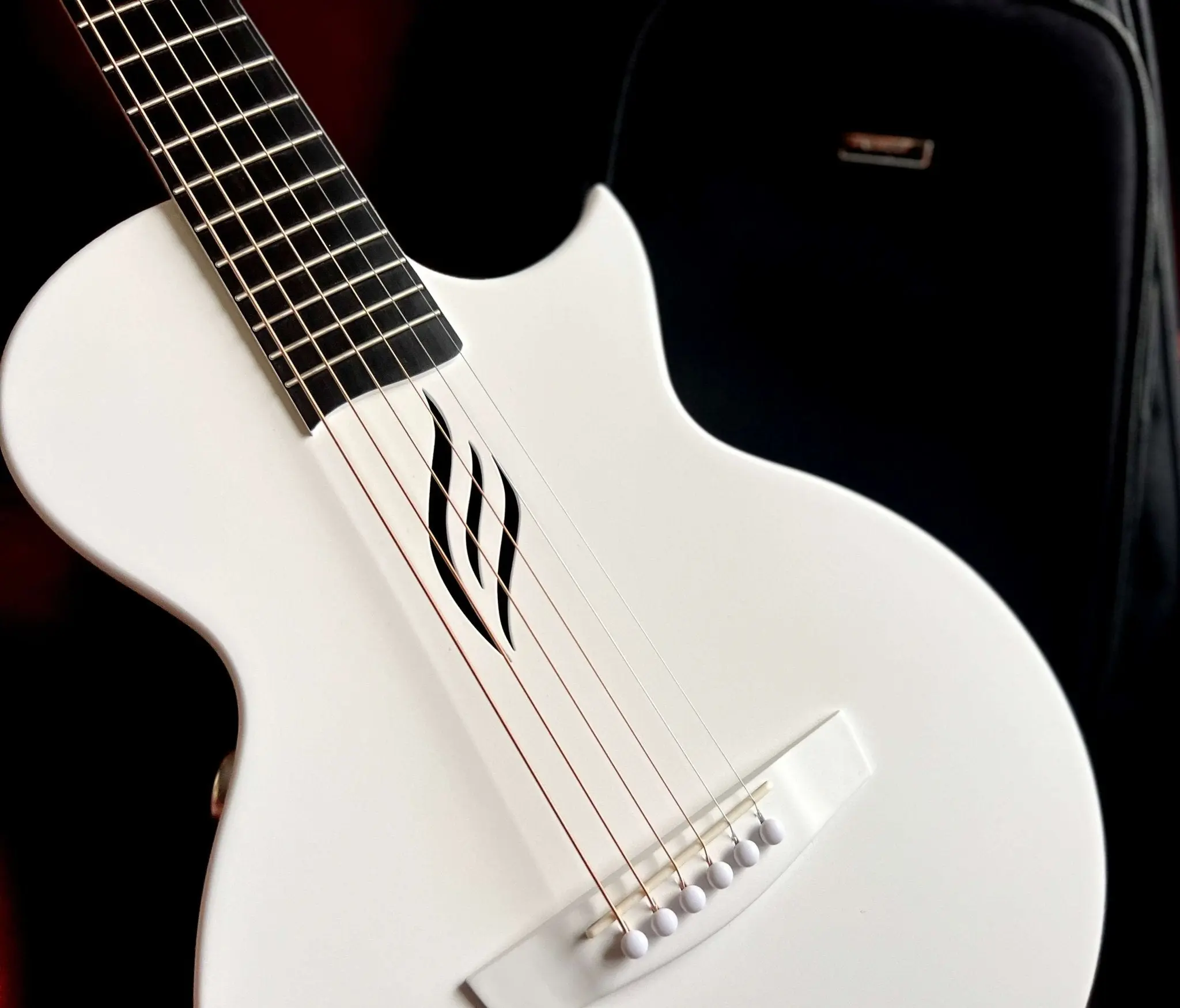 Enya Nova GO SP1-WH White  Nova Go Carbo fibre electro guitar with Bluetooth - Image 10