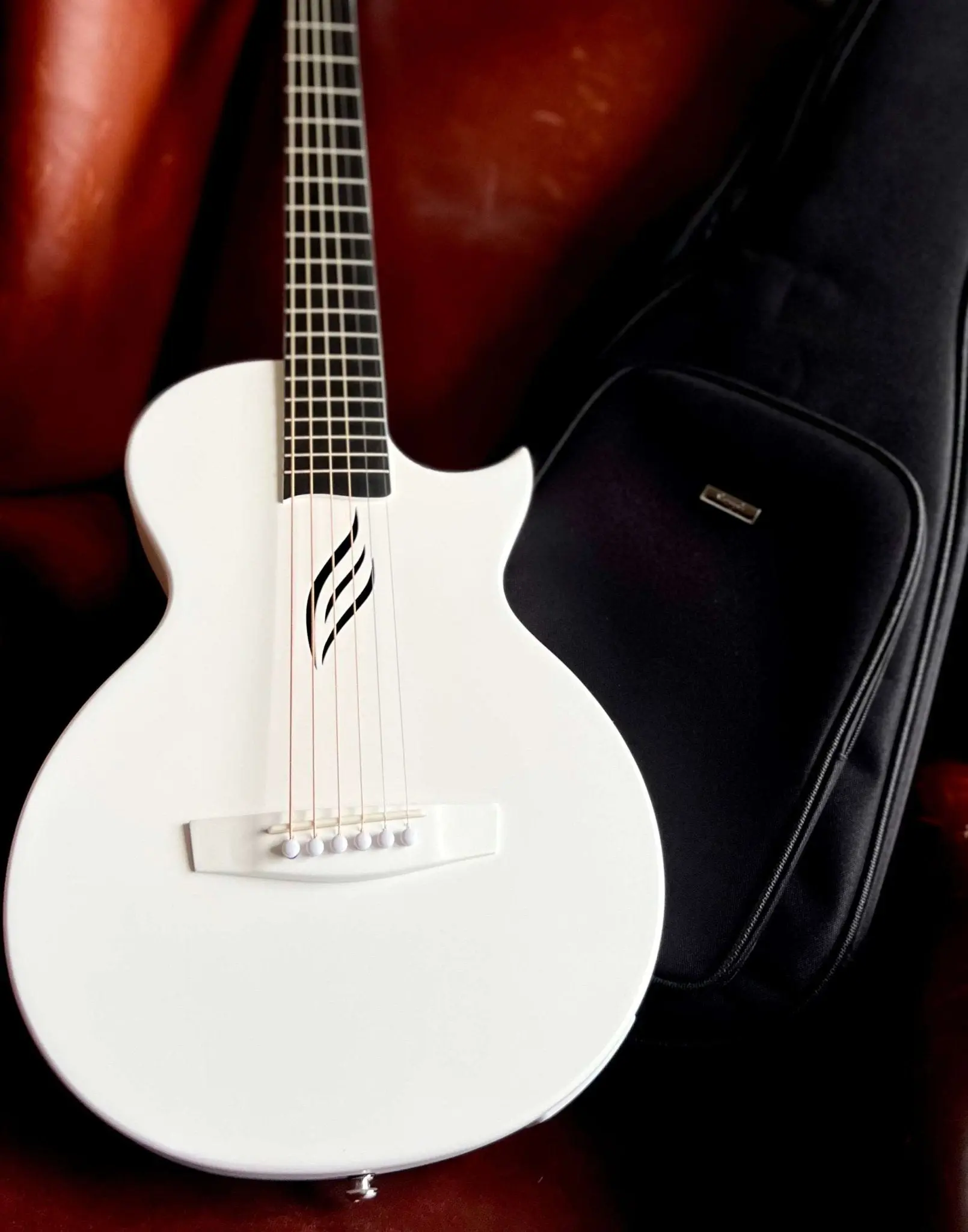 Enya Nova GO SP1-WH White  Nova Go Carbo fibre electro guitar with Bluetooth - Image 13