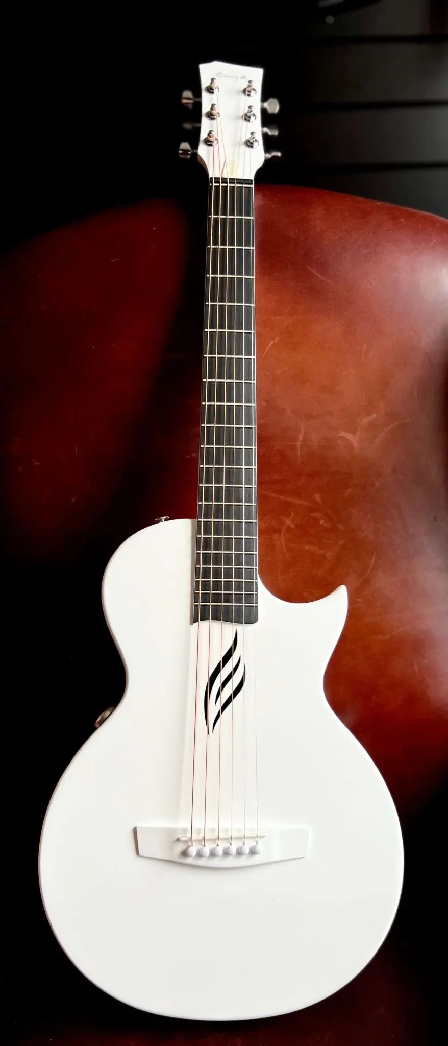 Enya Nova GO SP1-WH White  Nova Go Carbo fibre electro guitar with Bluetooth - Image 5