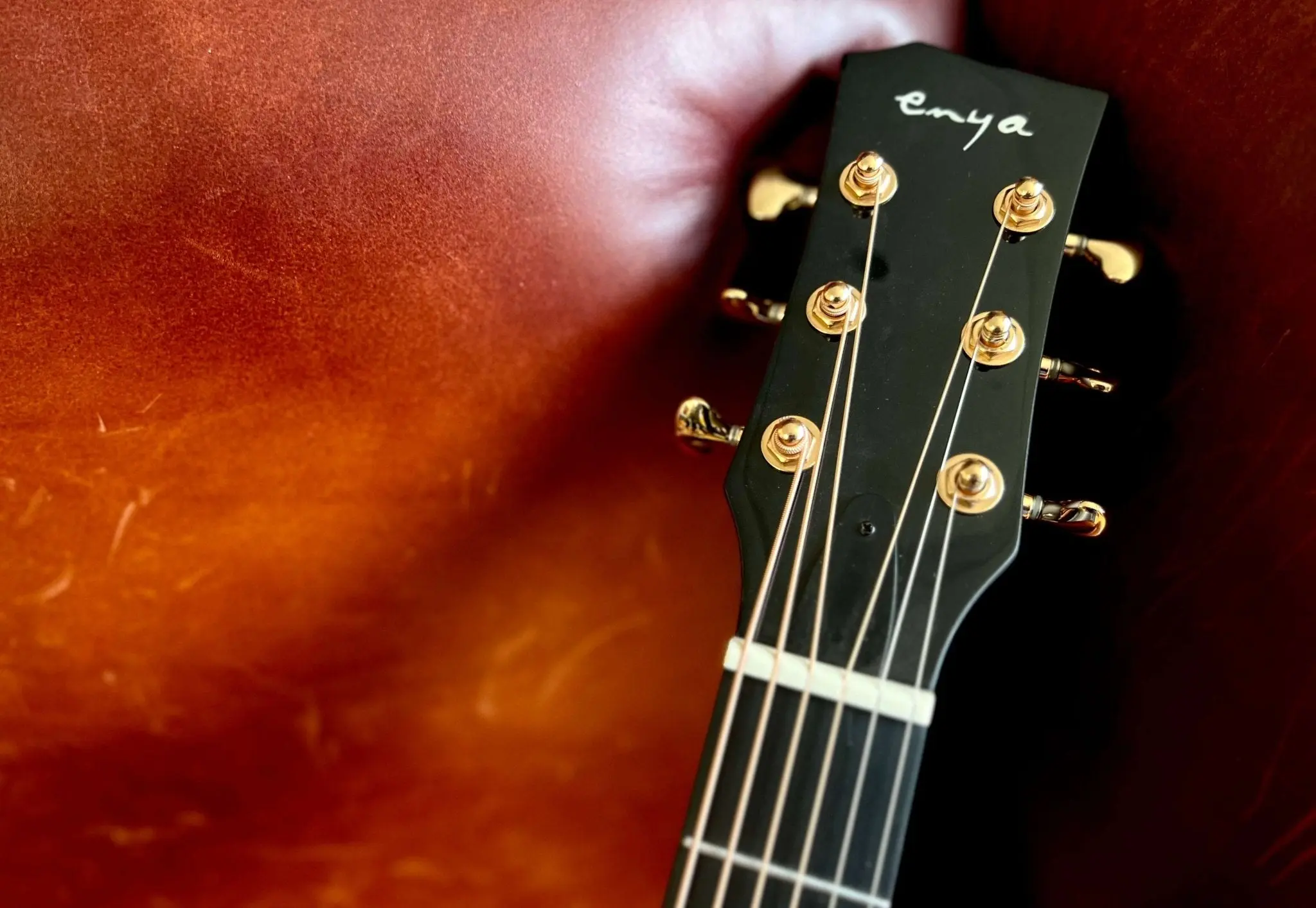 Enya X4 PRO Carbon Fibre Electro-Acoustic Travel Guitar - Image 10