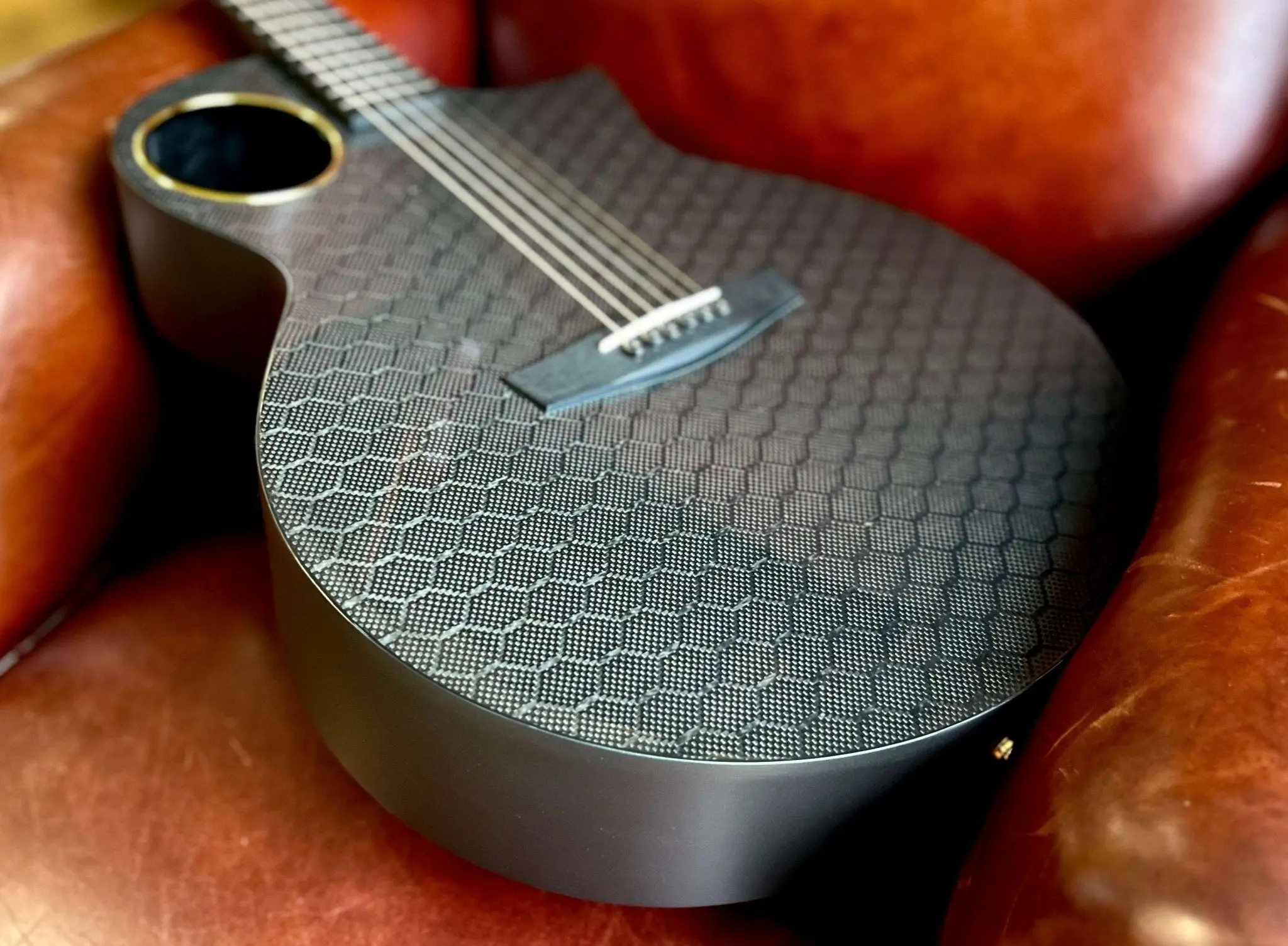 Enya X4 PRO Carbon Fibre Electro-Acoustic Travel Guitar - Image 18