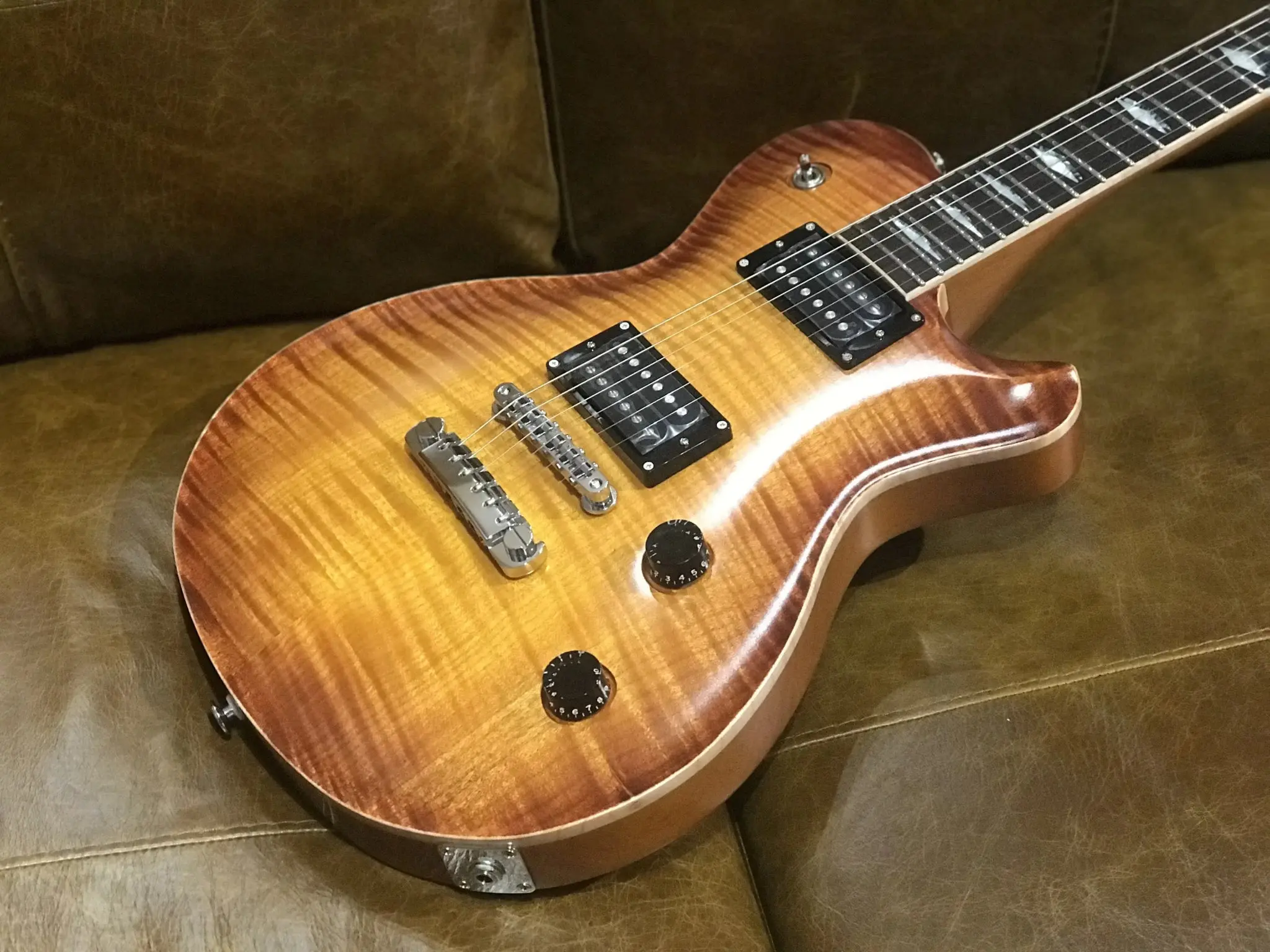 FGN Expert Flame, EFLFMR Vintage Violin Electric Guitar - Image 7