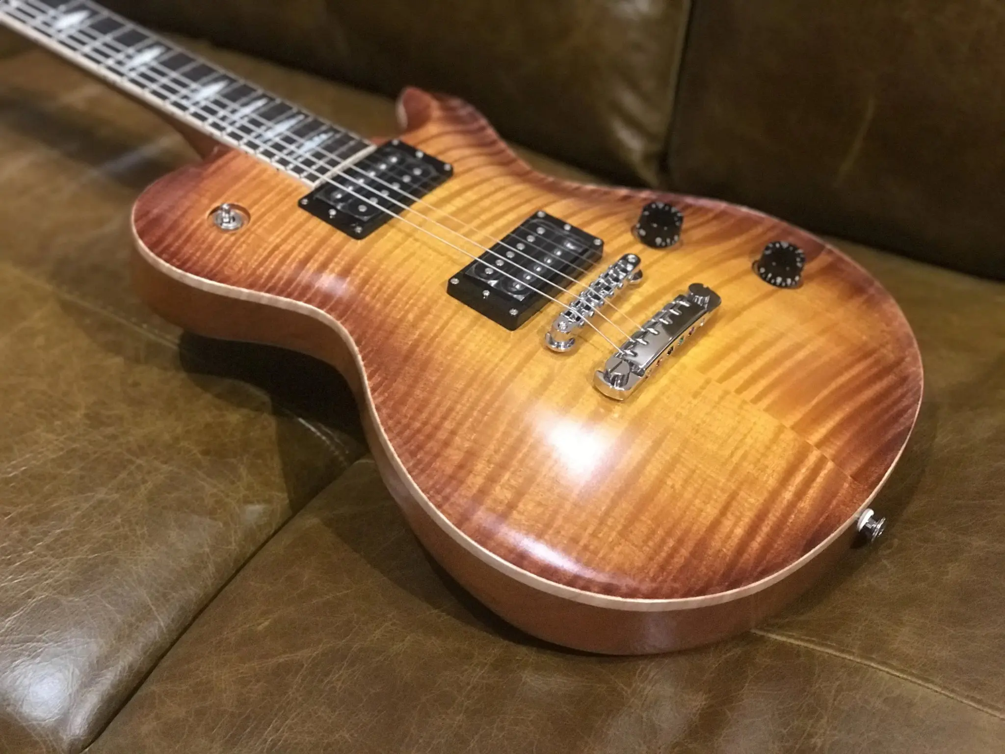 FGN Expert Flame, EFLFMR Vintage Violin Electric Guitar - Image 8