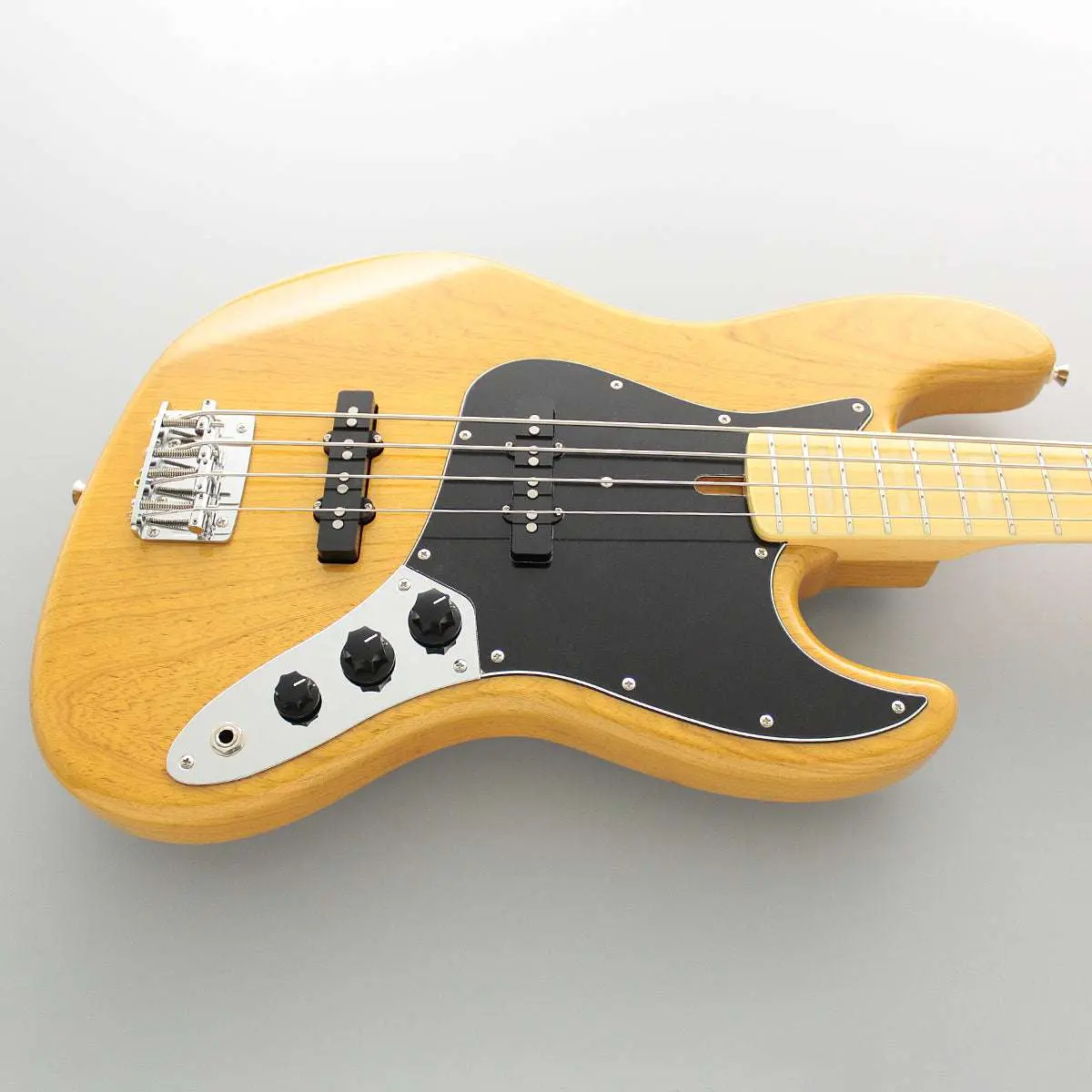 FGN Neoclassic NJB100MBAH, Vintage Natural Bass Guitar - Image 3