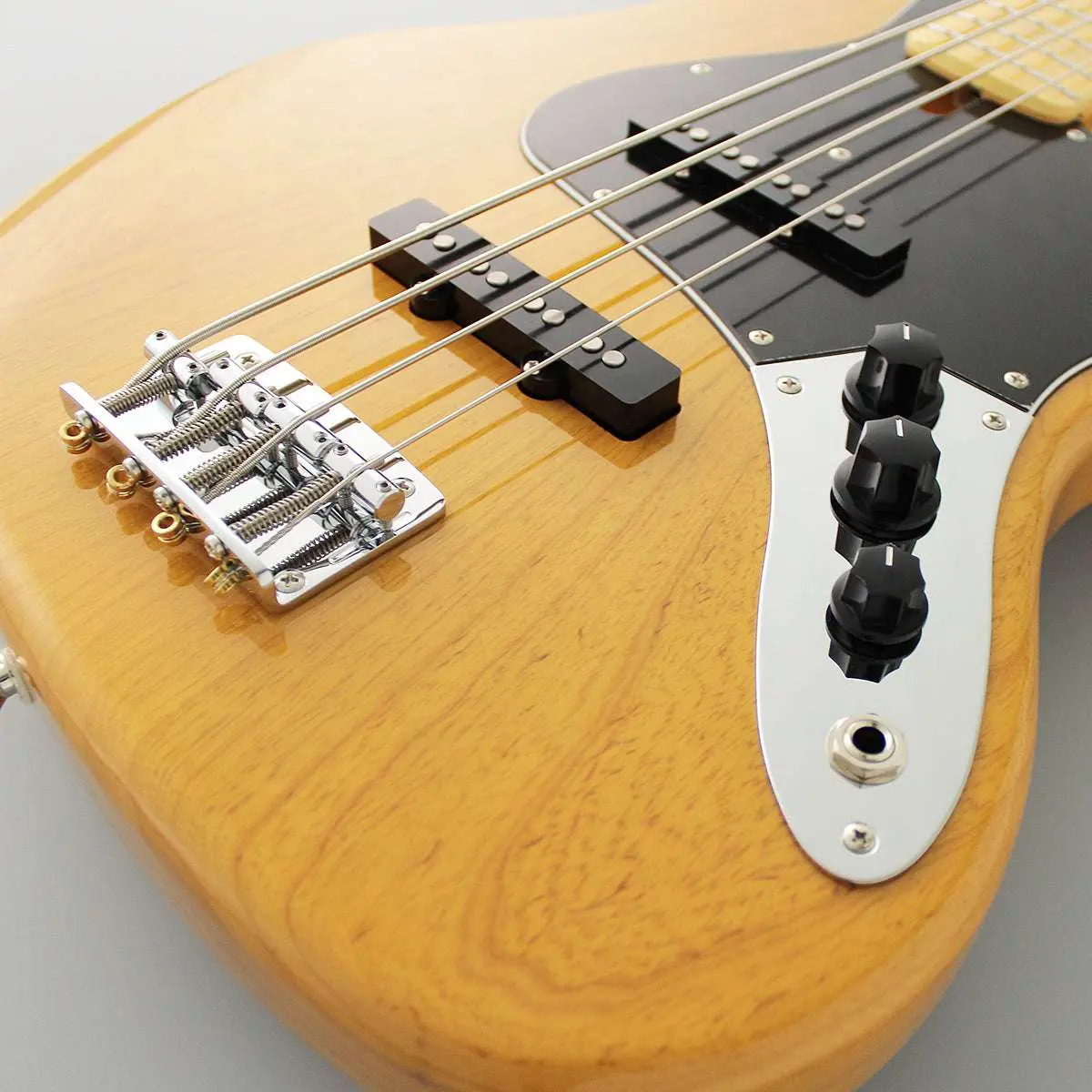 FGN Neoclassic NJB100MBAH, Vintage Natural Bass Guitar - Image 4