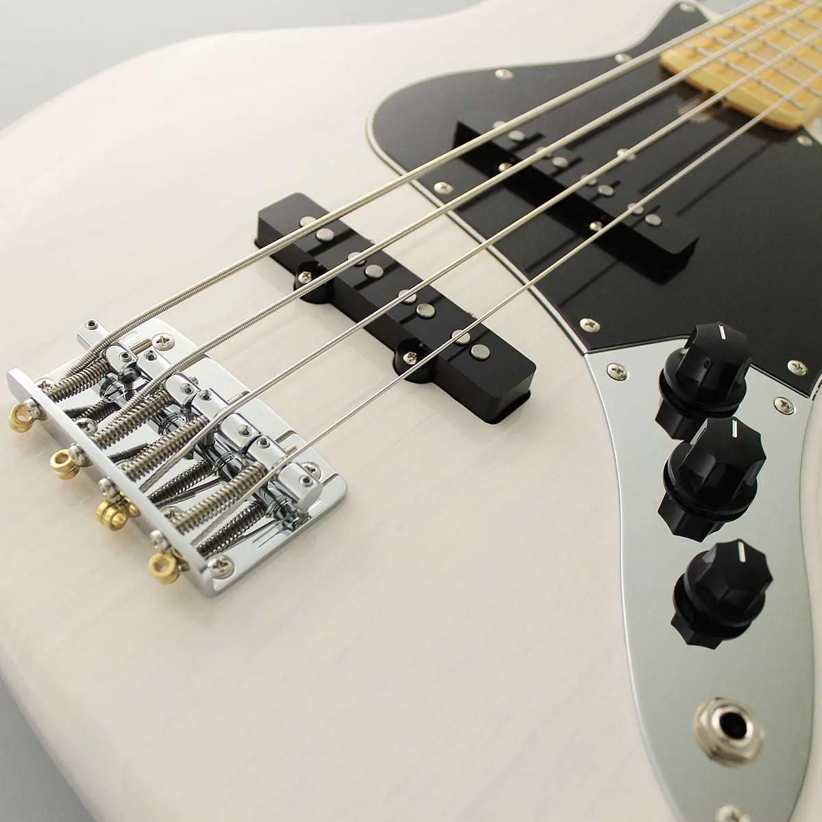 FGN Neoclassic NJB100MBAH, White Blonde Bass Guitar - Image 5