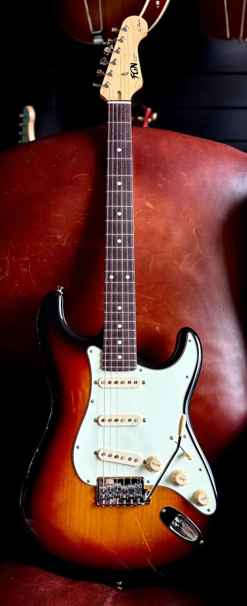FGN Neoclassic NST100RAL, Alder 3 Tone Sunburst Electric Guitar - Image 3