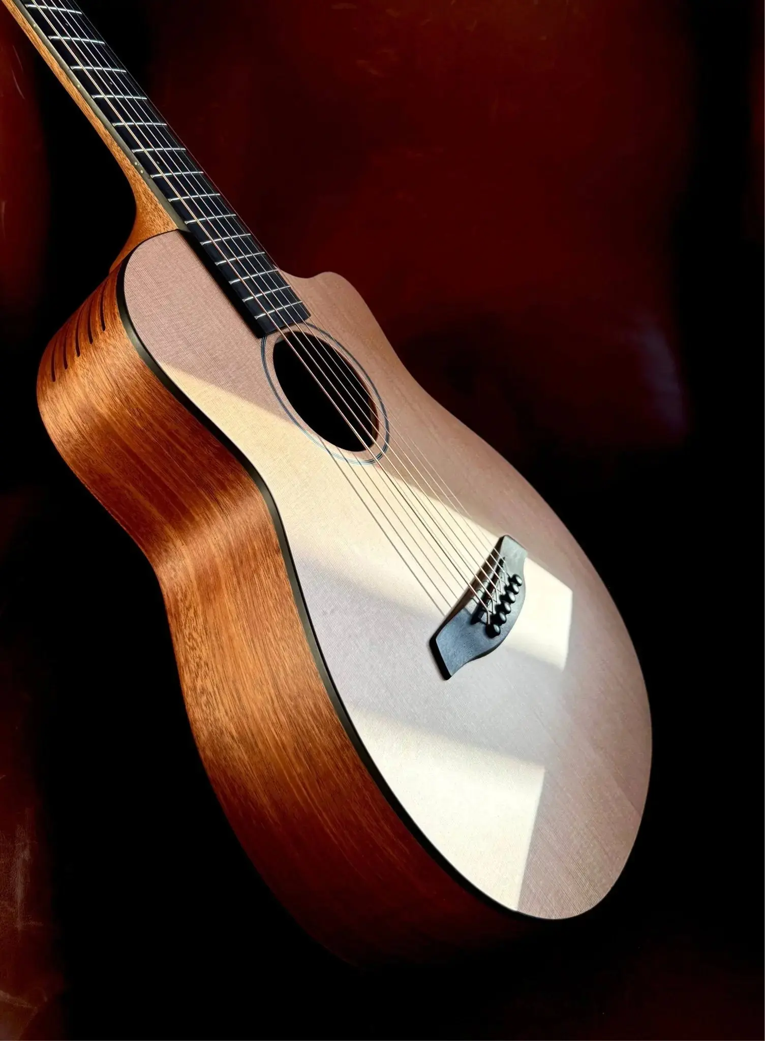 Furch Pioneer CM Left Handed : Western red cedar top with African mahogany back and sides (Furch Mini / Travel Guitar) (2026 CNR Active Upgrade Model) - Image 26