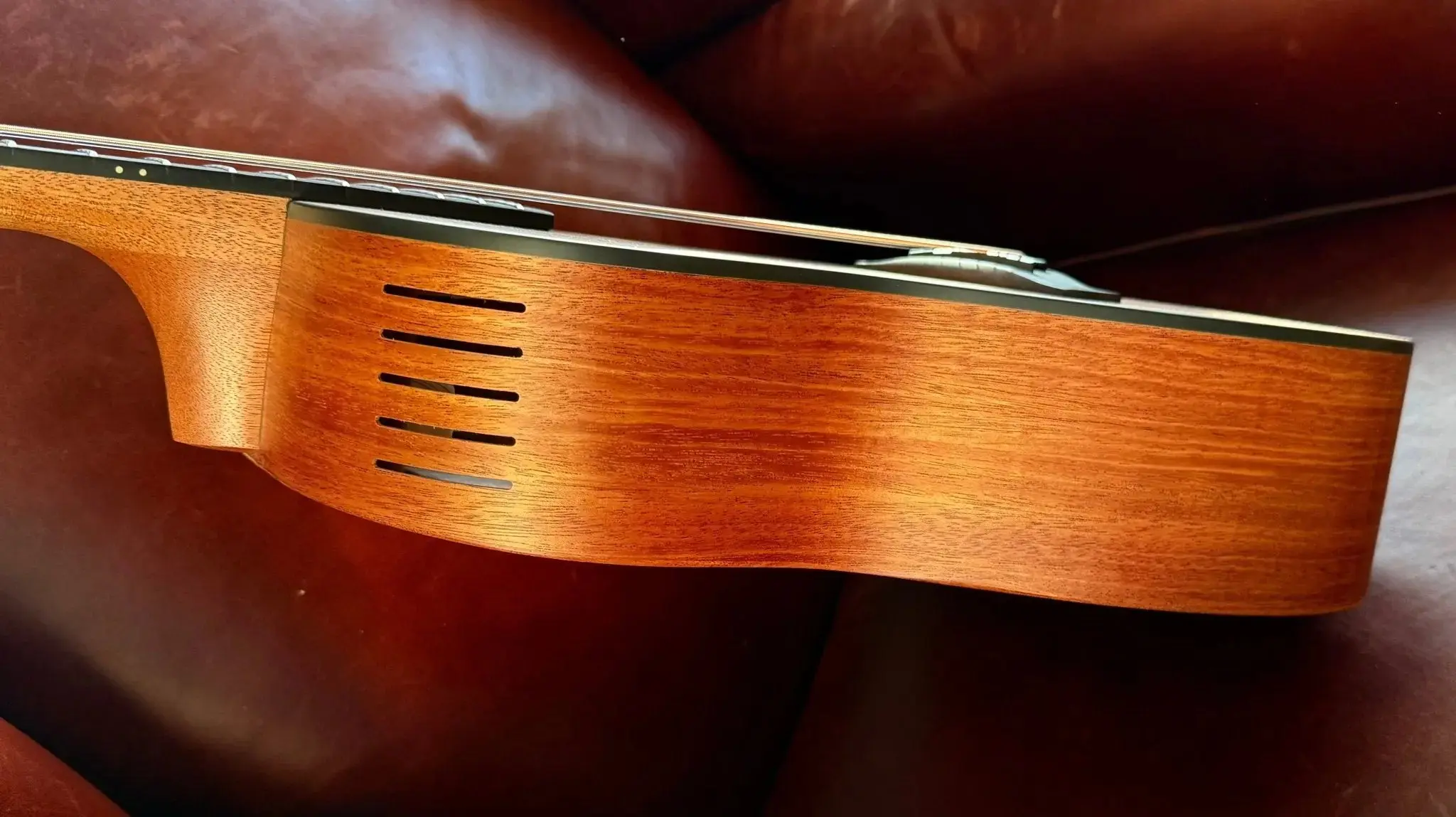 Furch Pioneer CM Left Handed : Western red cedar top with African mahogany back and sides (Furch Mini / Travel Guitar) (2026 CNR Active Upgrade Model) - Image 4