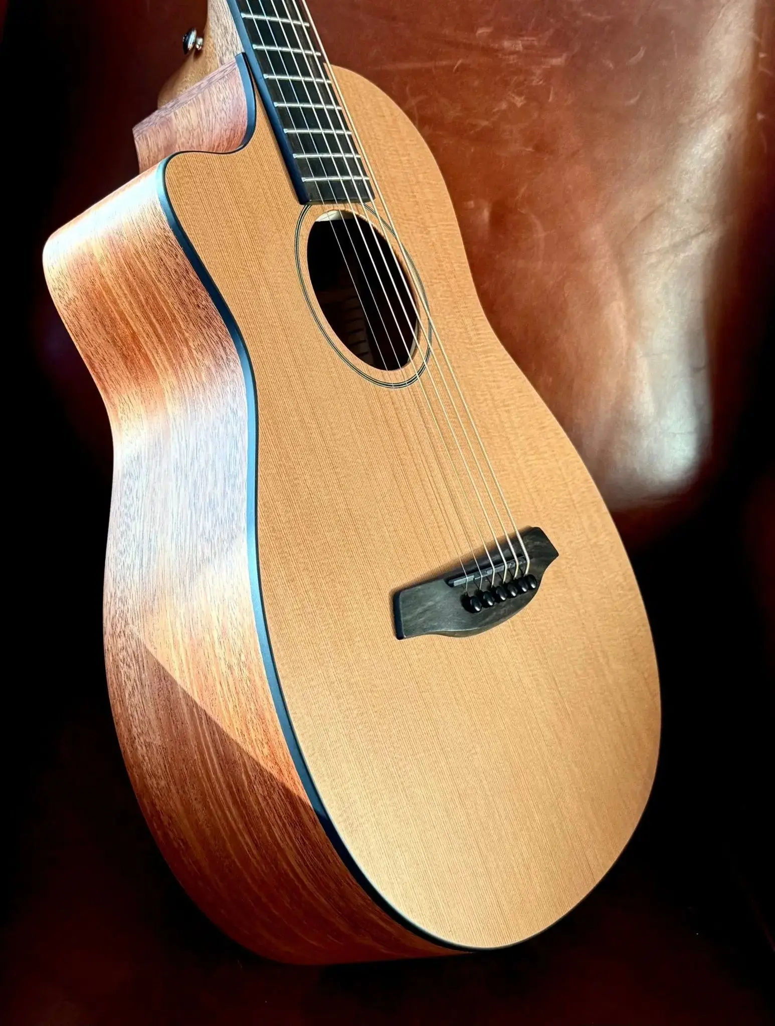 Furch Pioneer CM Left Handed : Western red cedar top with African mahogany back and sides (Furch Mini / Travel Guitar) (2026 CNR Active Upgrade Model) - Image 5
