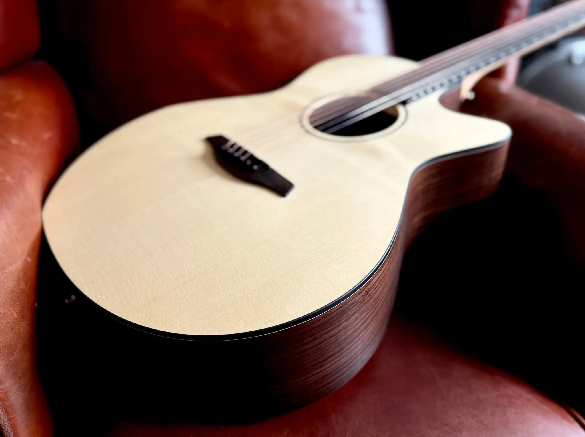 Furch Violet Deluxe Gc ER Engelmann Spruce With Rosewood Back & Sides Acoustic Guitar (2026 CNR Active Upgrade Model) - Image 6
