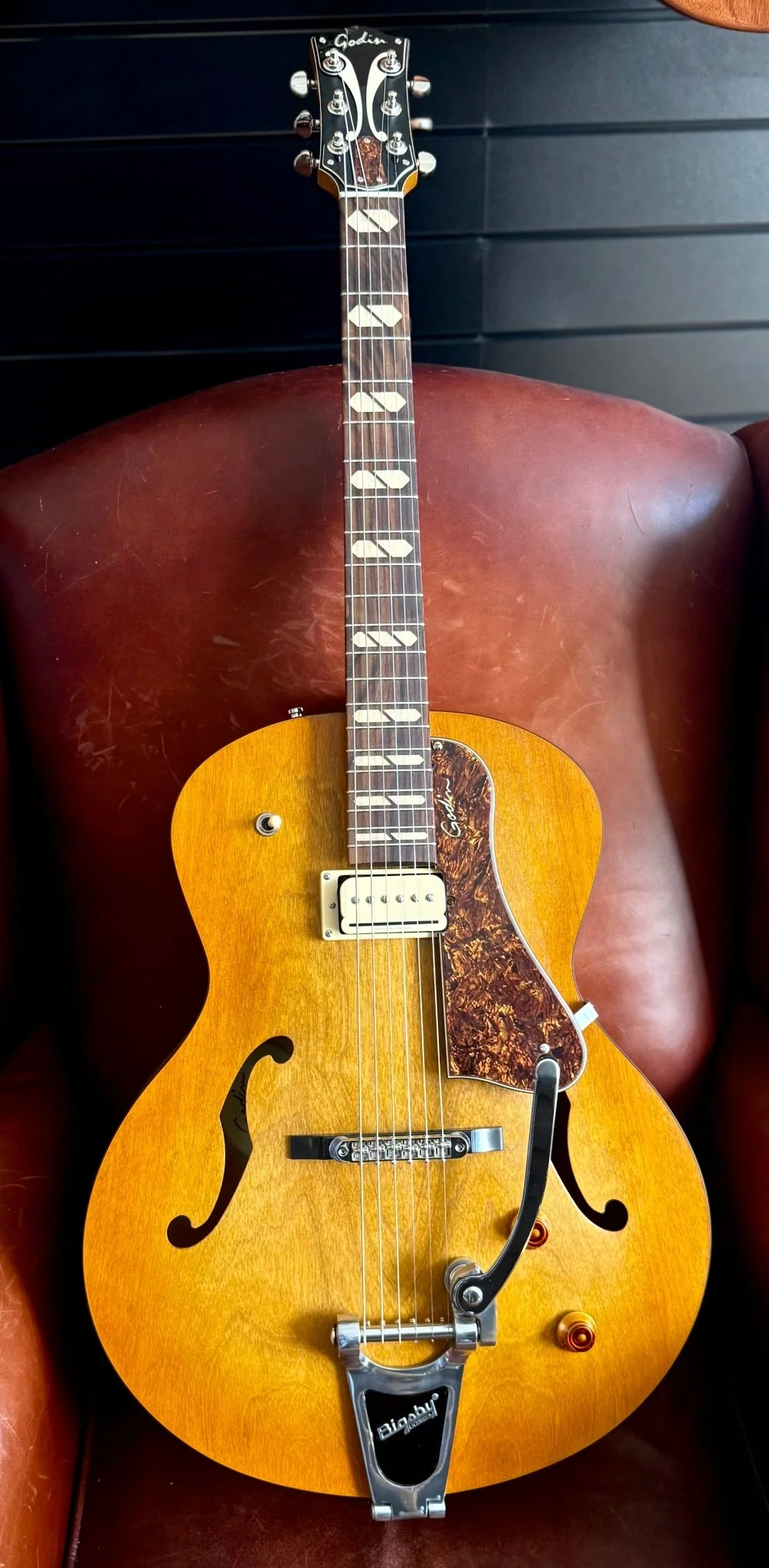 Godin 5th Avenue Jumbo P-Rail Semi-Acoustic Guitar ~ Harvest Gold - Image 21