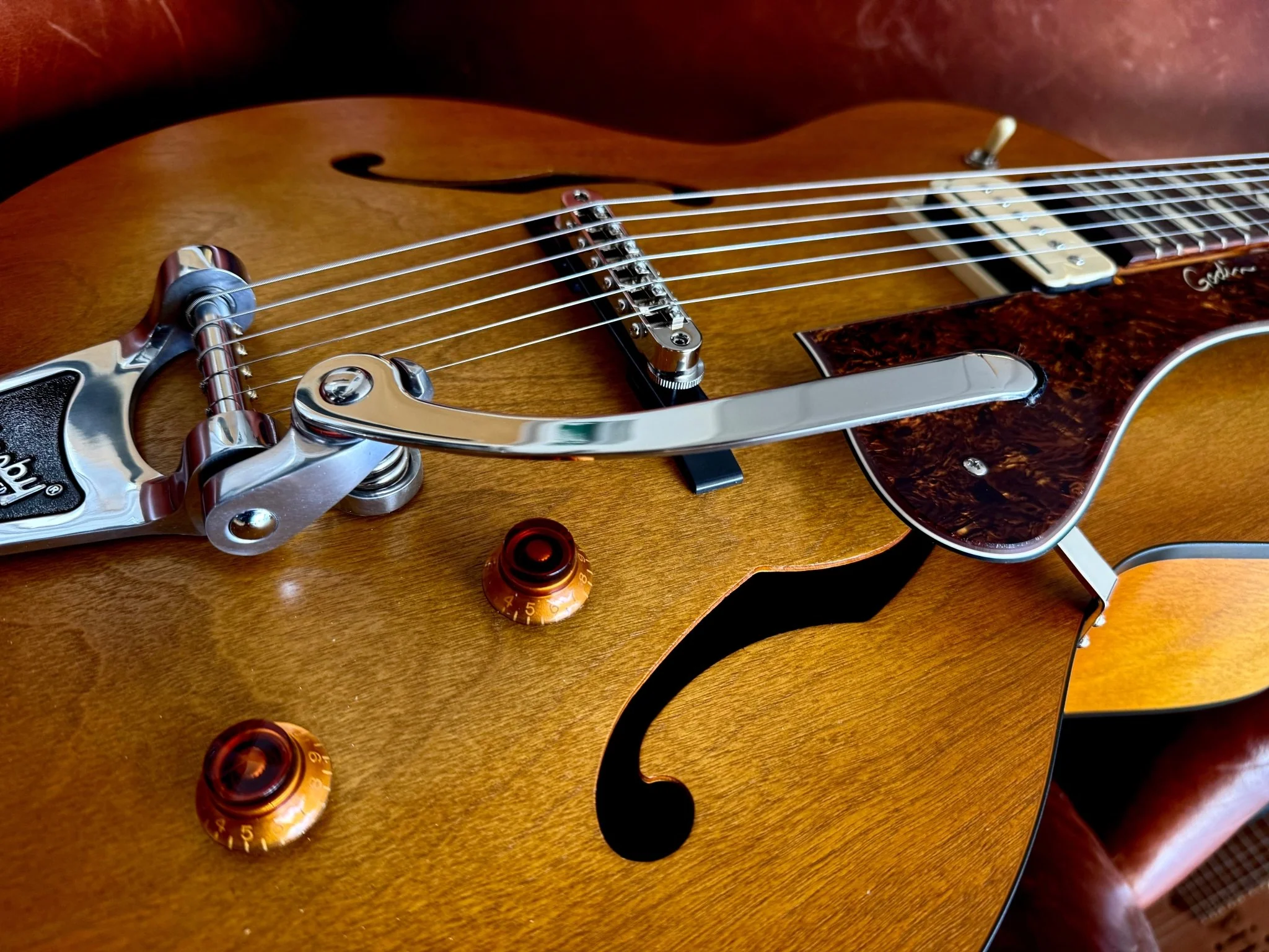 Godin 5th Avenue Jumbo P-Rail Semi-Acoustic Guitar ~ Harvest Gold - Image 8