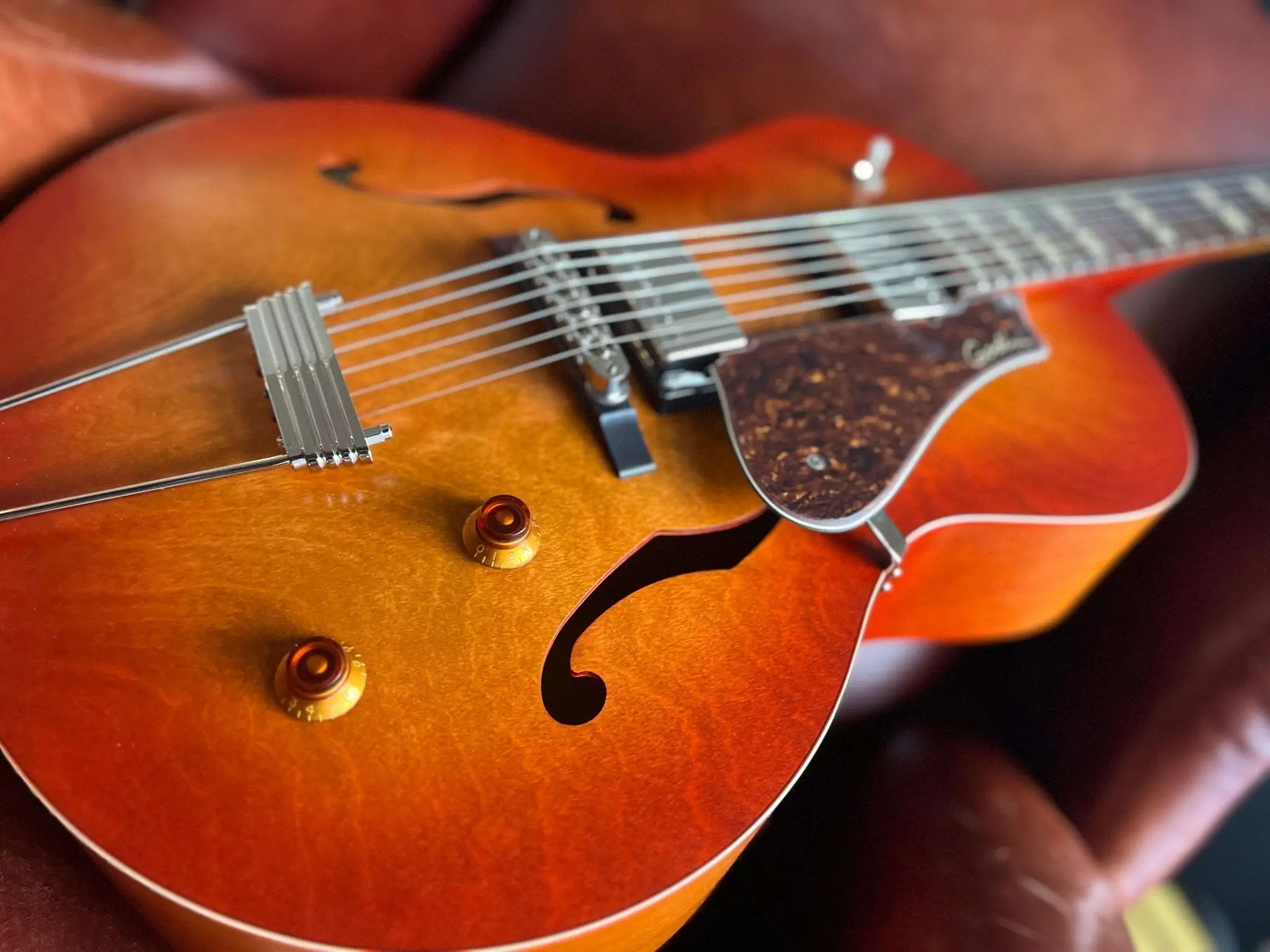 Godin 5th Avenue Jumbo Semi-Acoustic Guitar ~ Memphis Sun - Image 17