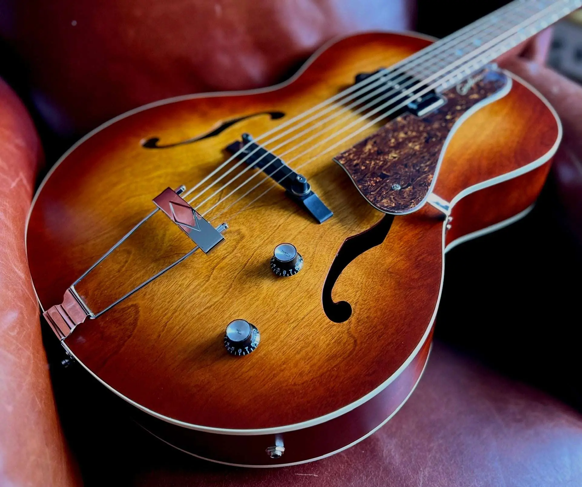 GODIN 5th Avenue Kingpin P90 Cognac Burst - Image 11