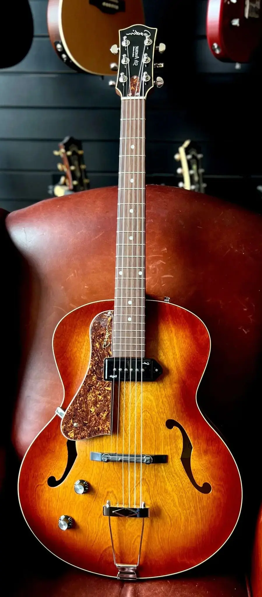 GODIN 5th Avenue Kingpin P90 Cognac Burst - Image 18