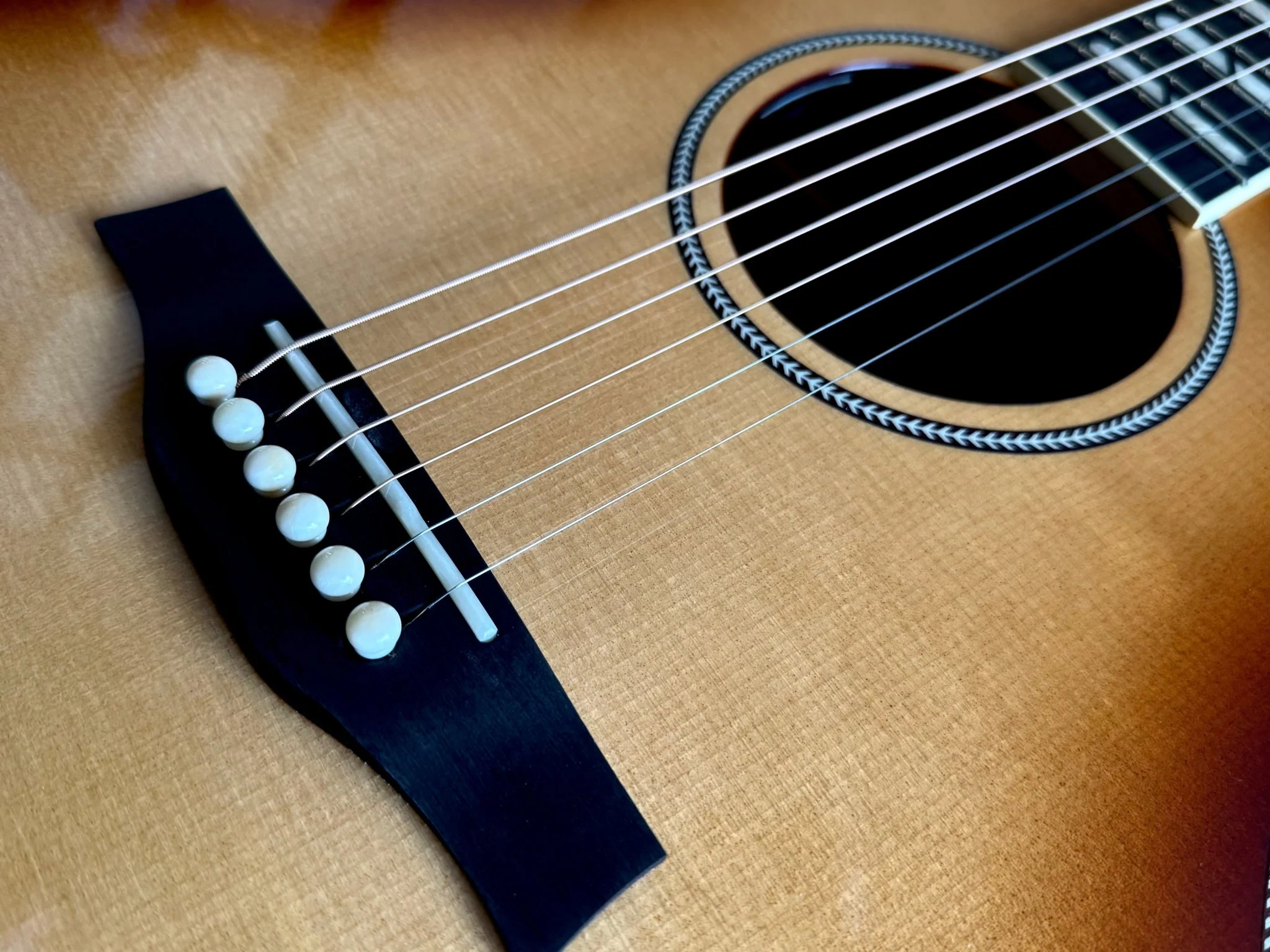 Godin Connaisseur MJ Sunsetburst Maho Electro Acoustic Guitar - Image 12