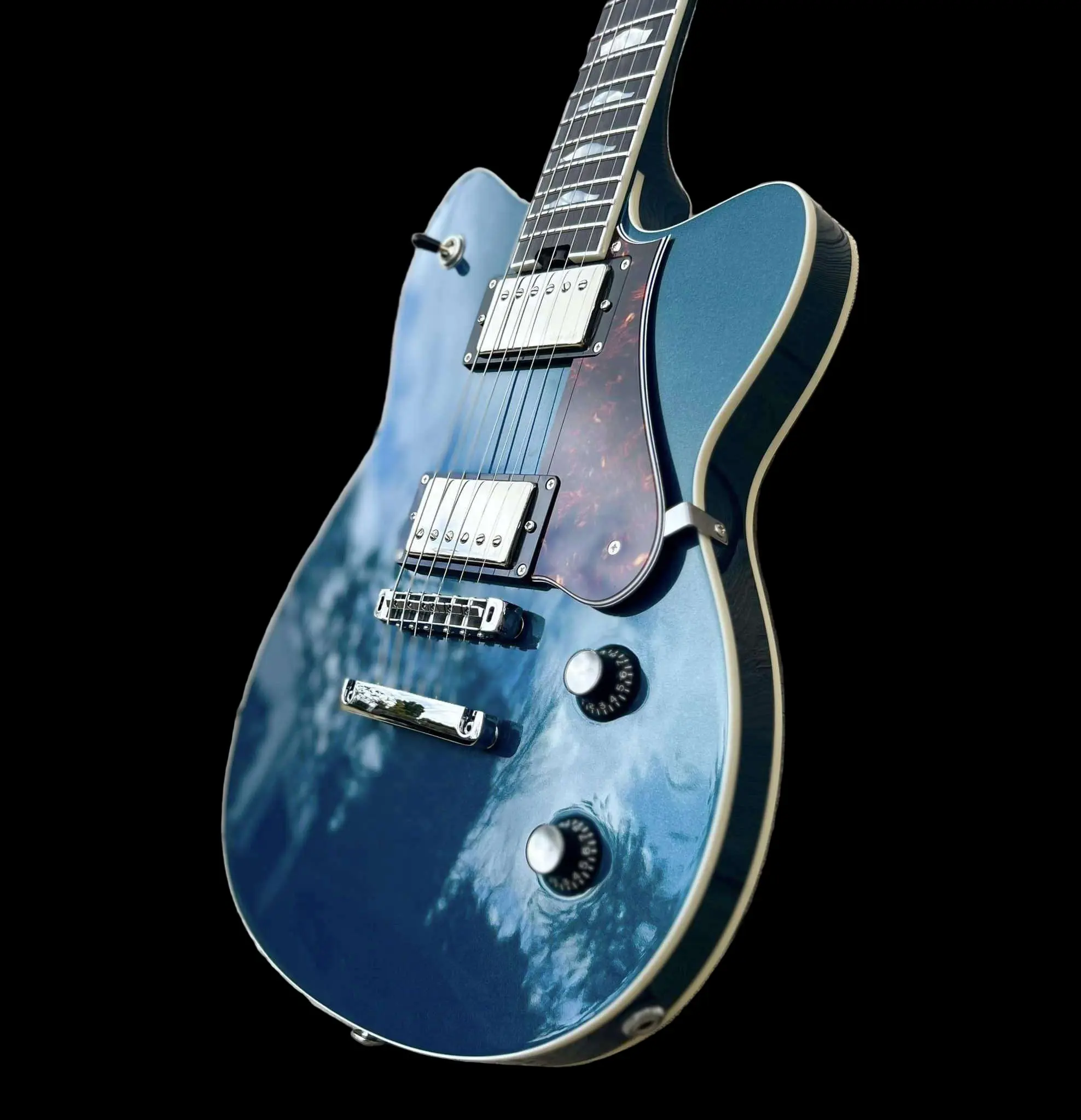Gordon Smith Grande (Blue) Plus Hand Made Walsall Leather Guitar Strap (Worth £120) - Image 2