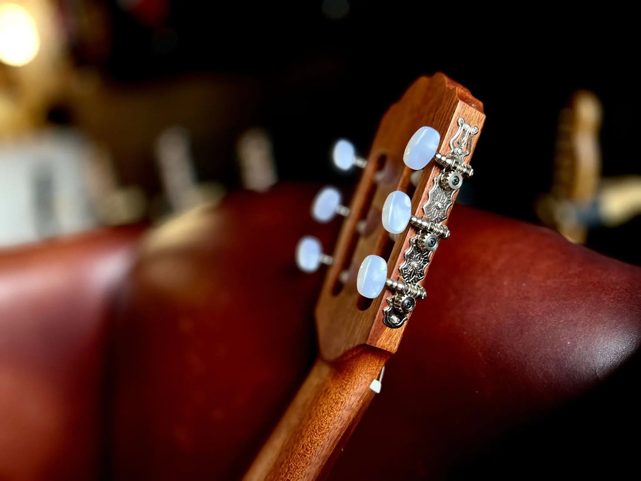 Kremona Soloist S65C-OP Open Pore, Solid Red Cedar, Sapelli Veneer - Image 10