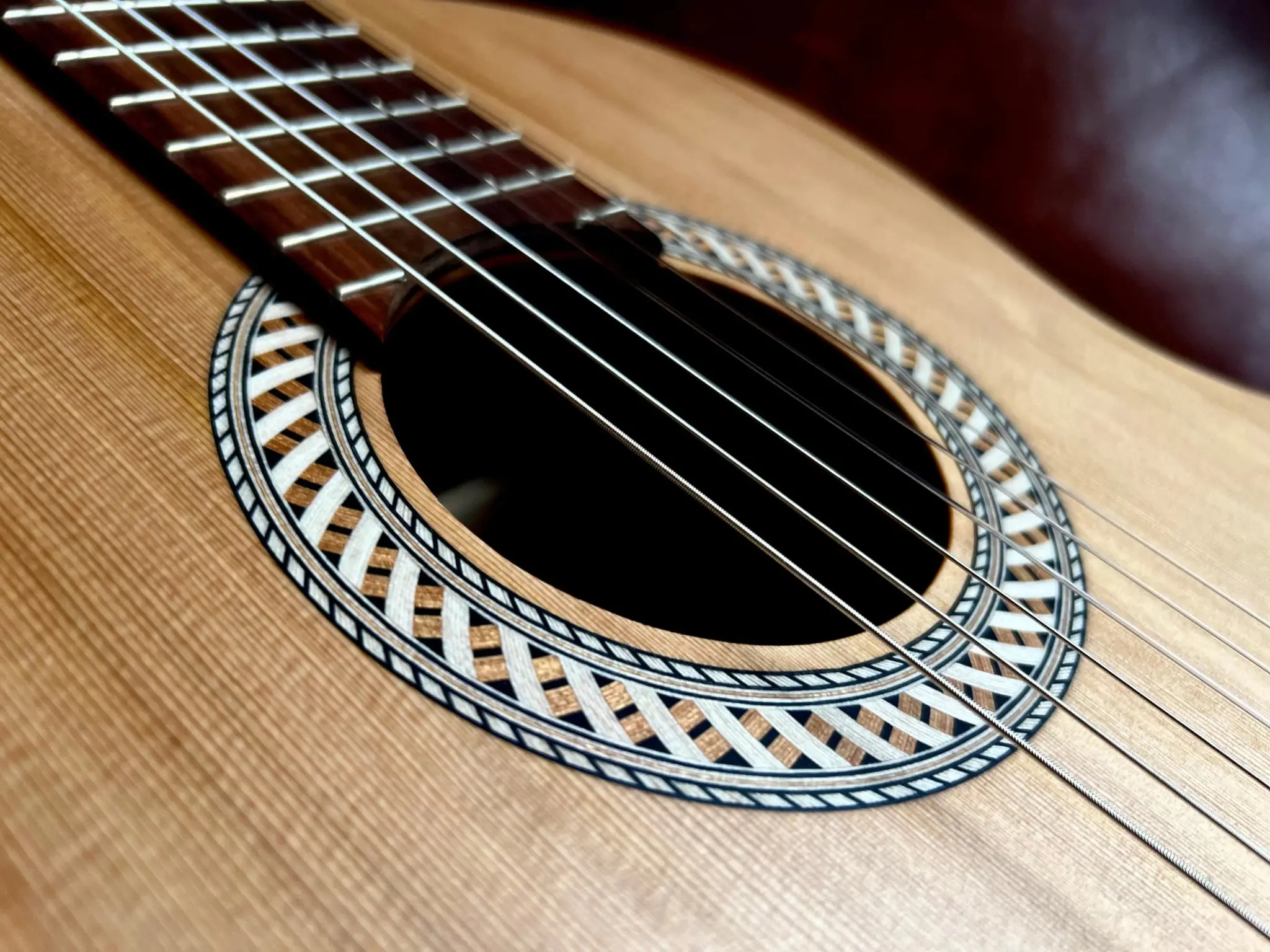 Kremona Soloist S65C-OP Open Pore, Solid Red Cedar, Sapelli Veneer - Image 5