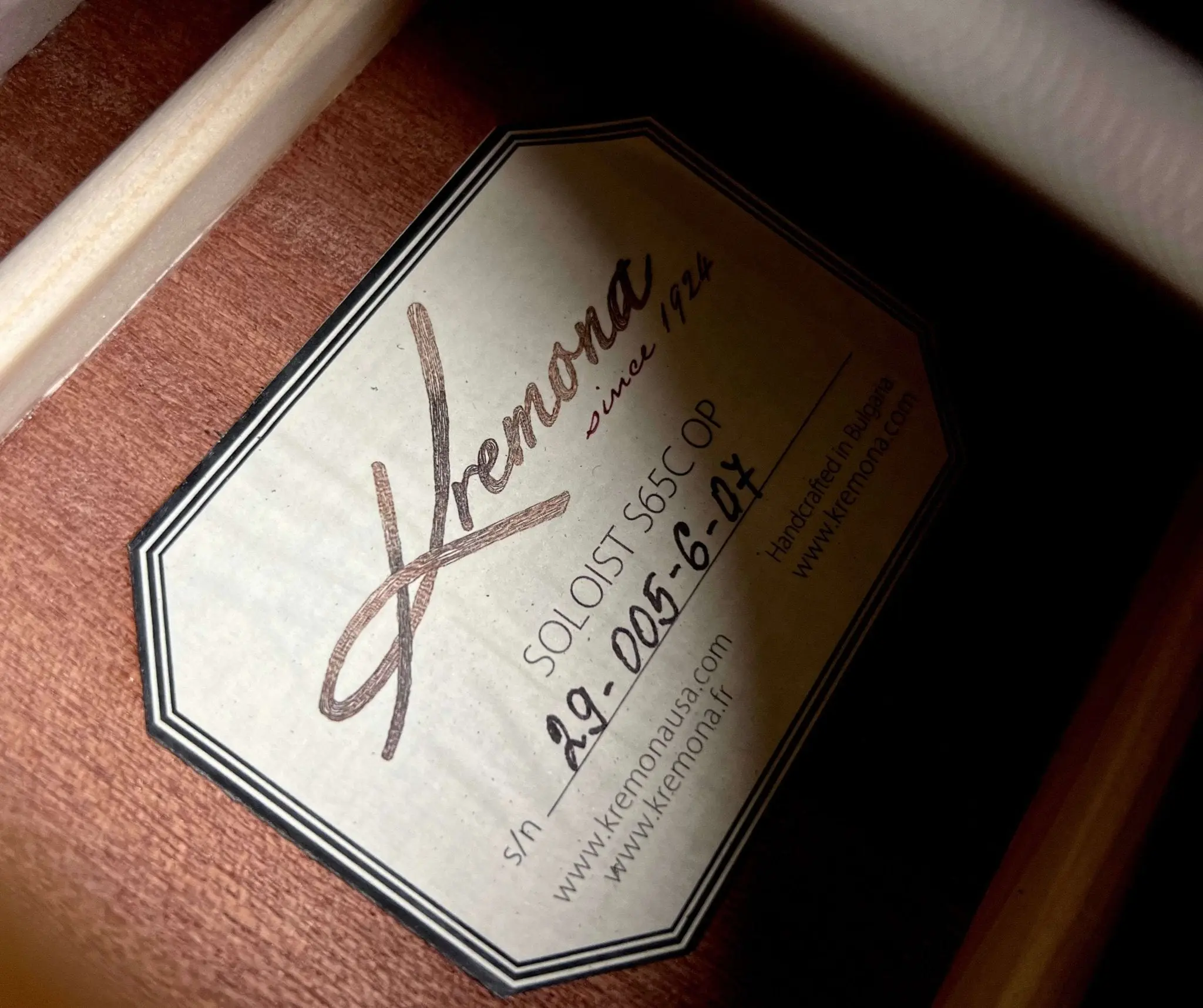 Kremona Soloist S65C-OP Open Pore, Solid Red Cedar, Sapelli Veneer - Image 6