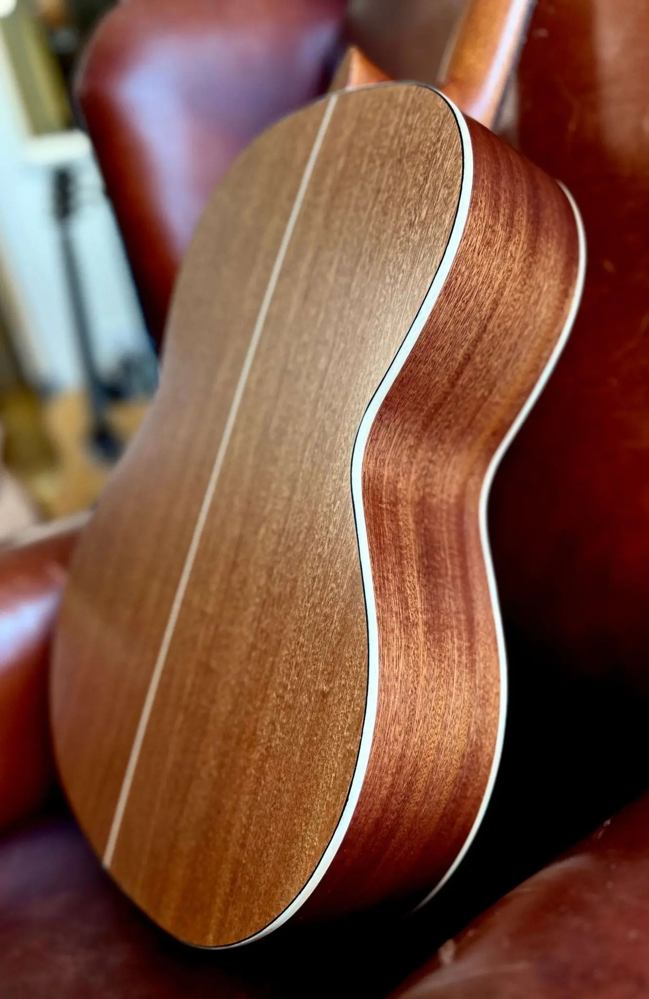 Kremona SOFIA SC Solid Red Cedar, Solid Sapelli - Image 21