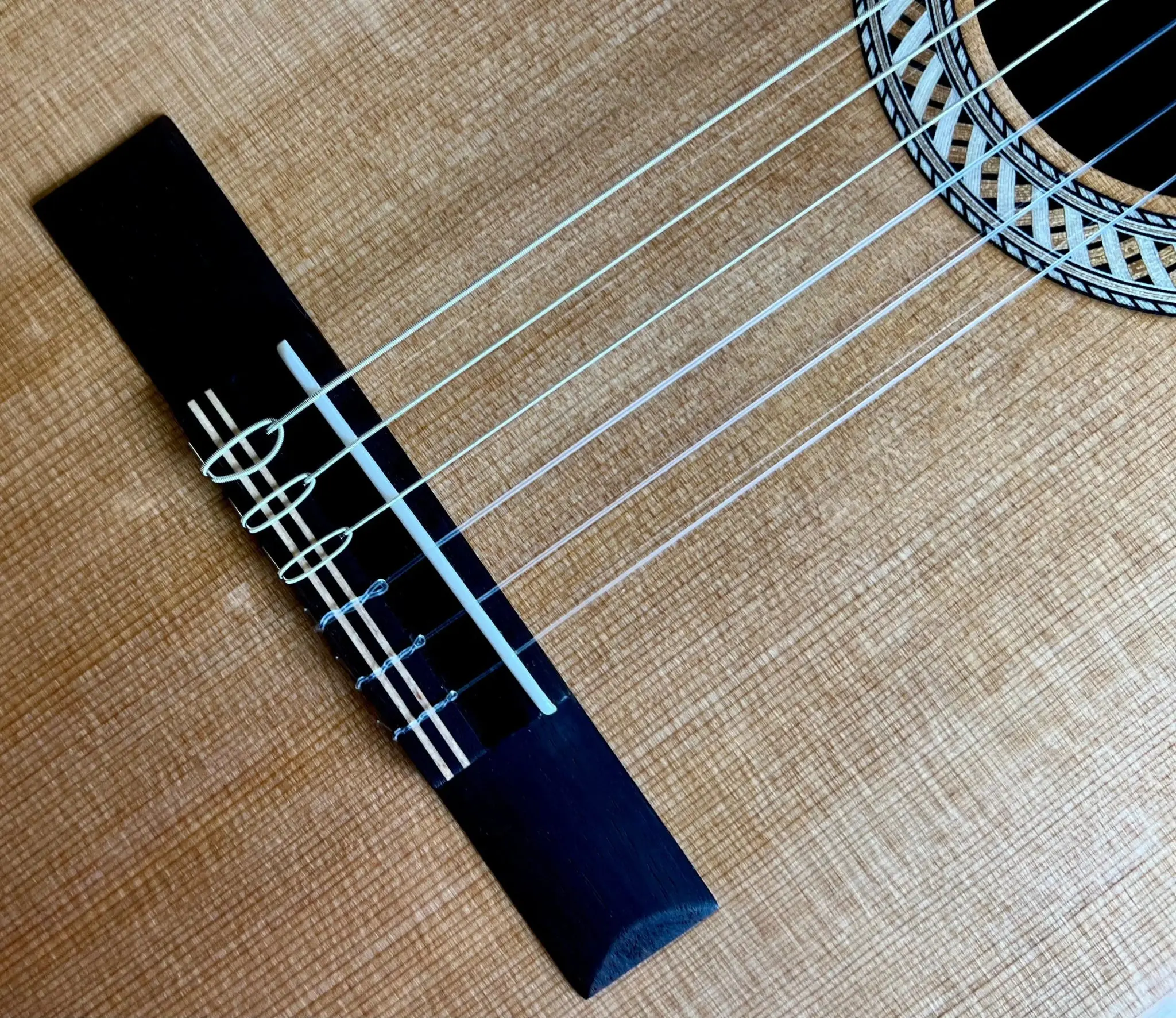 Kremona SOFIA SC Solid Red Cedar, Solid Sapelli - Image 22