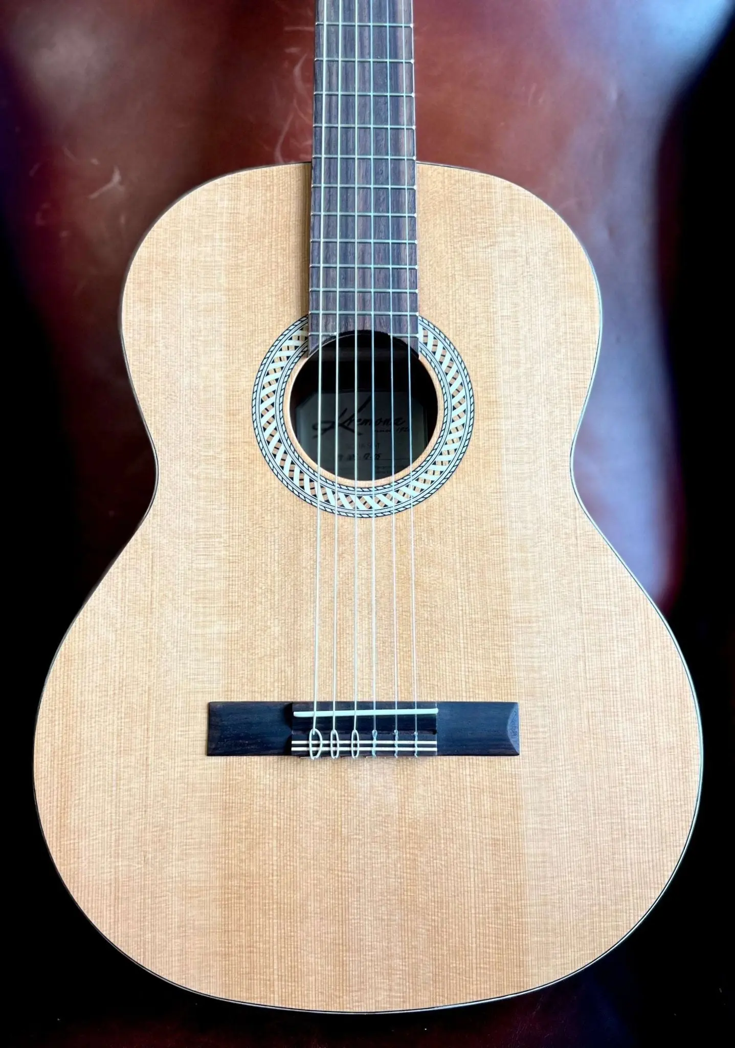 Kremona SOFIA SC Solid Red Cedar, Solid Sapelli - Image 26