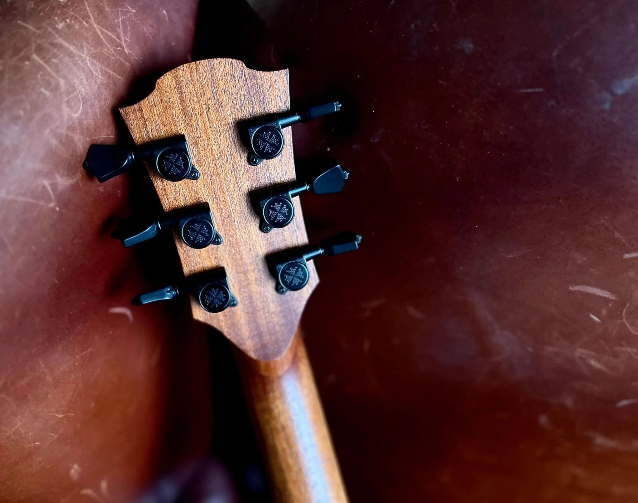 LAG Escapade Globe Trotter Electro Acoustic Travel Guitar - Image 10