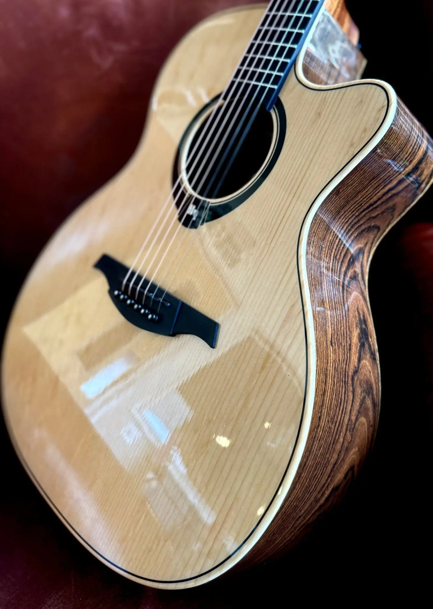 LAG HyVibe 30 H2 - Auditorium Cutaway Electro Acoustic Guitar - Image 14