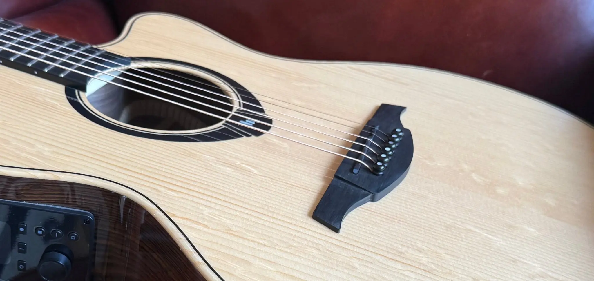 LAG HyVibe 30 H2 - Auditorium Cutaway Electro Acoustic Guitar - Image 15