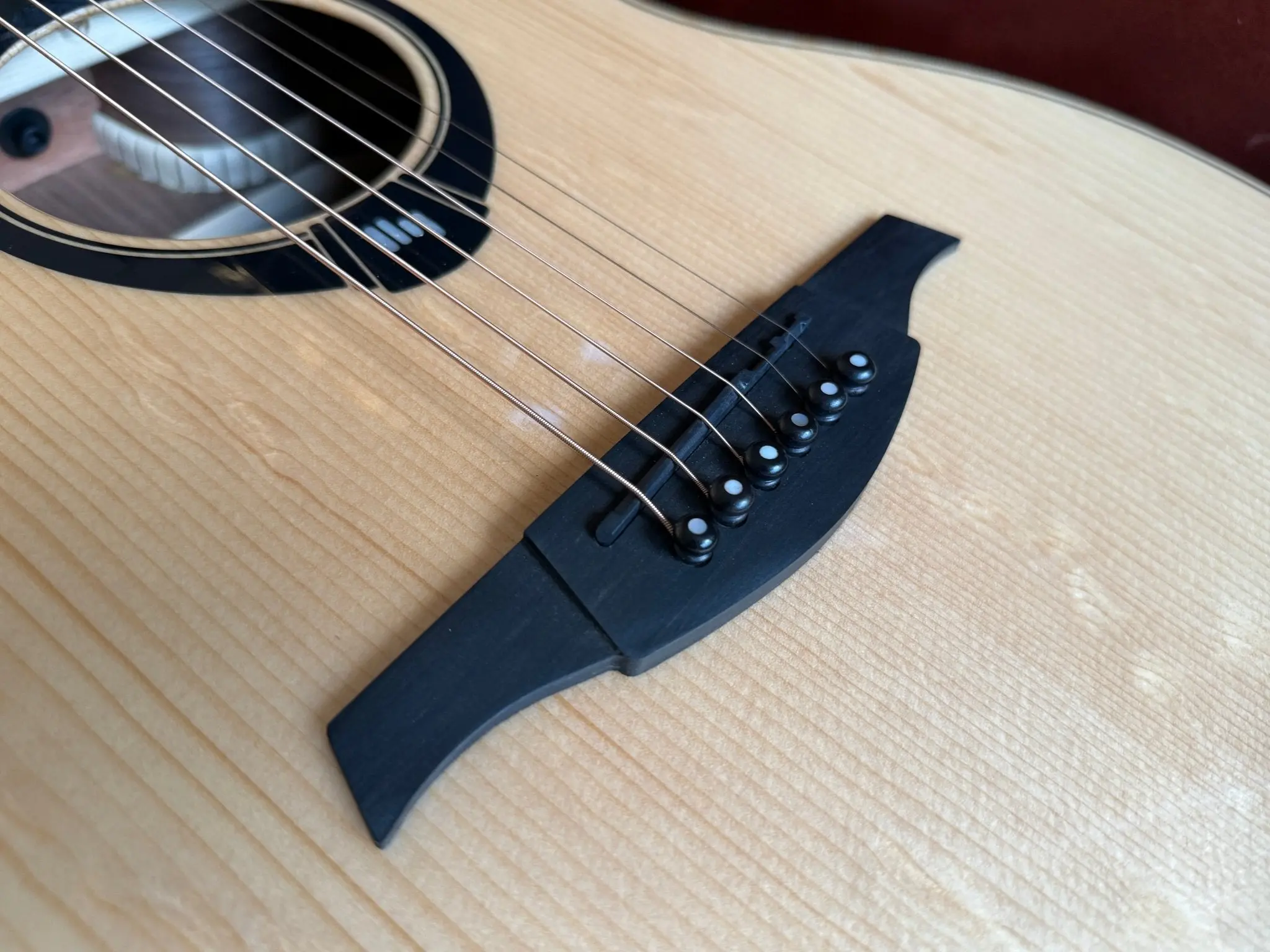 LAG HyVibe 30 H2 - Auditorium Cutaway Electro Acoustic Guitar - Image 19