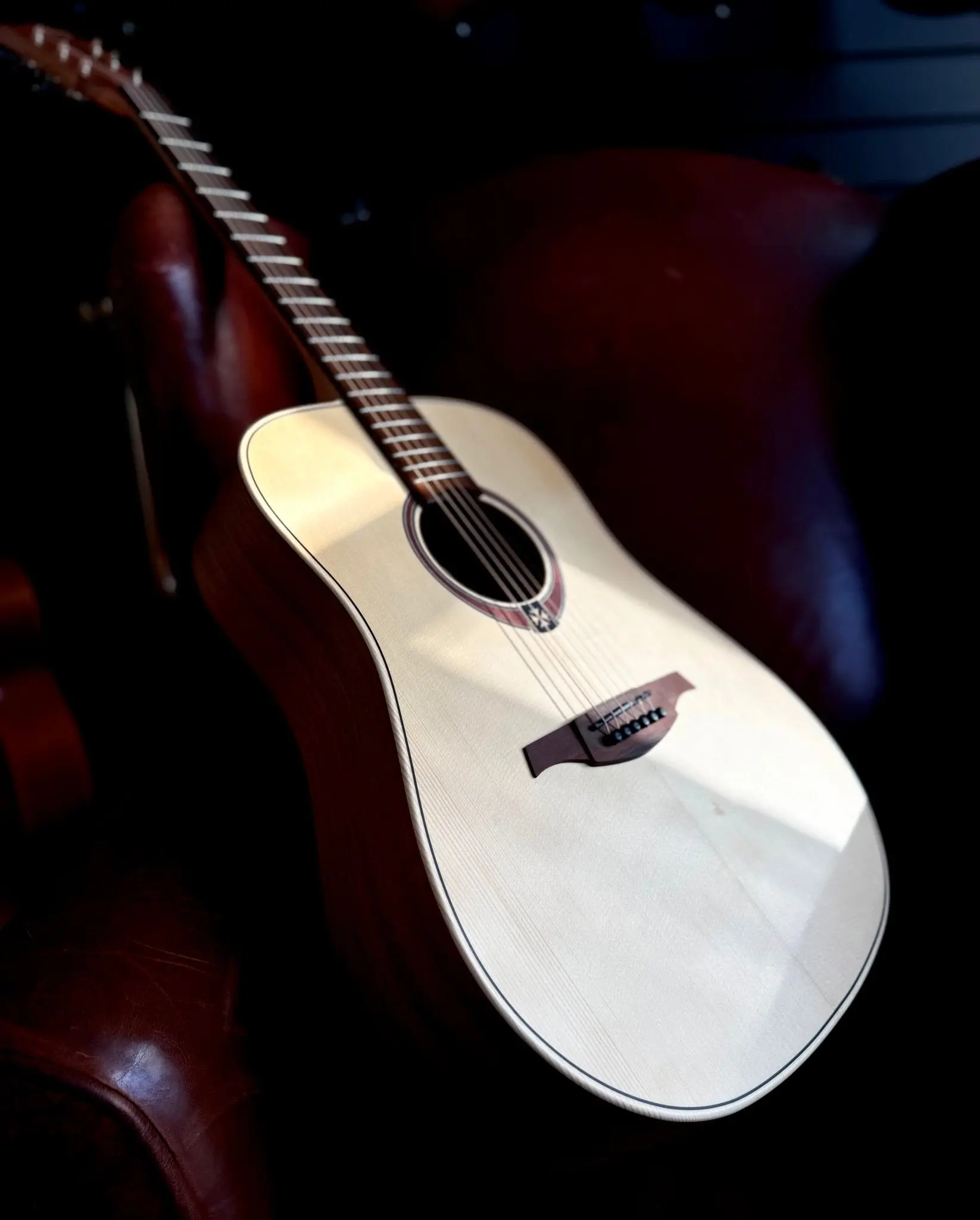 LAG T70D  Dreadnought.  The Best £200 Dreadnought Acoustic Guitar.  My Personal Recommendation. - Image 9