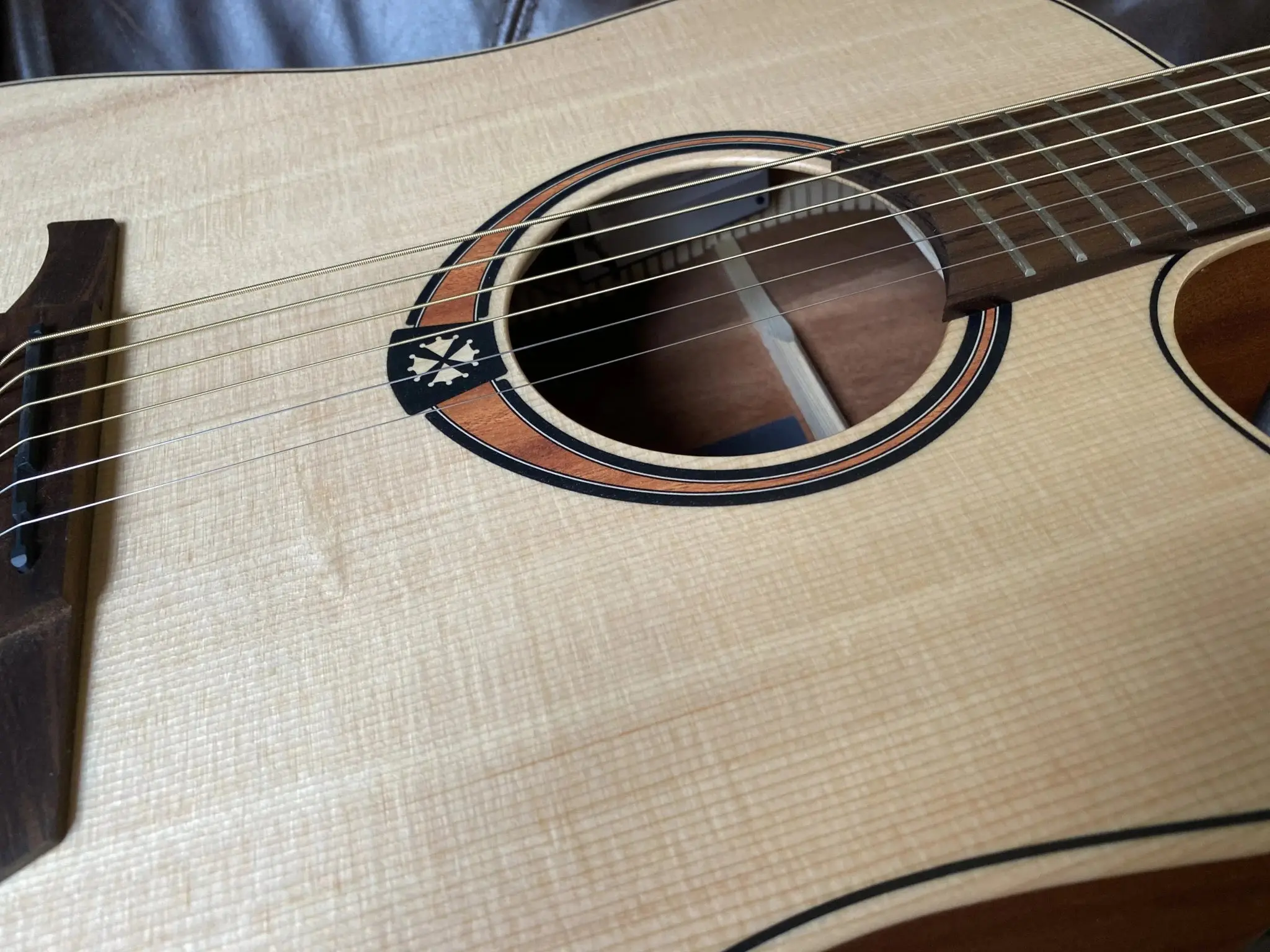 LAG T70DCE DREADNOUGHT CUTAWAY ELECTRO - Image 9