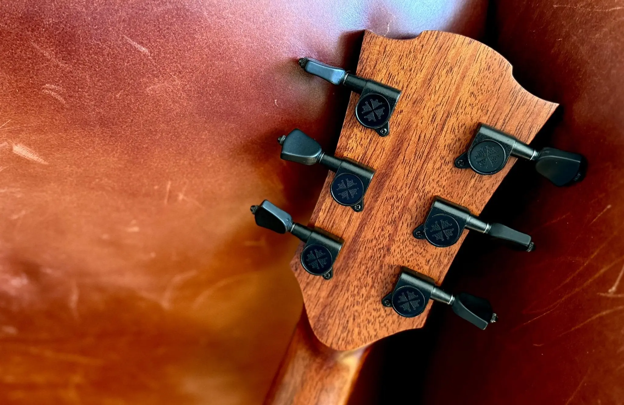 LAG Tramontane T118ACE Electro Acoustic Guitar w' £225 Custom Pro Setup Package Included - Image 10