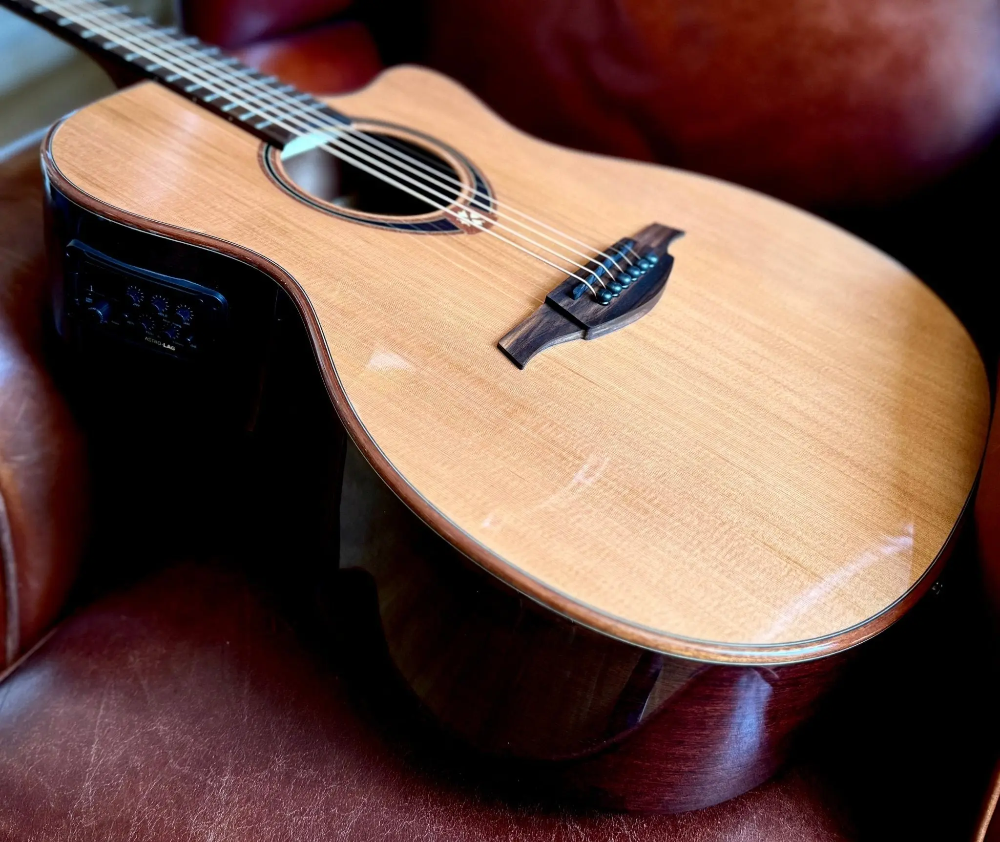 LAG Tramontane T118ACE Electro Acoustic Guitar w' £225 Custom Pro Setup Package Included - Image 12